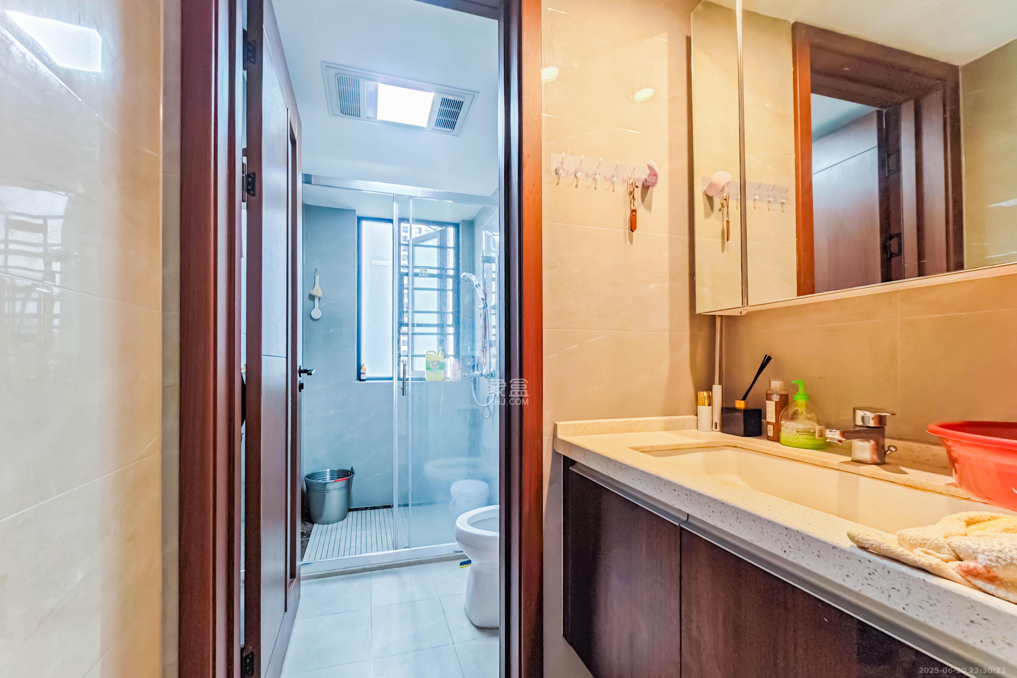 绿地长沙城际空间站(绿地新里佳苑)  4室2厅2卫    158.0万 绿地长沙城际空间站(绿地新里佳苑)  4室2厅2卫    158.0万卫生间