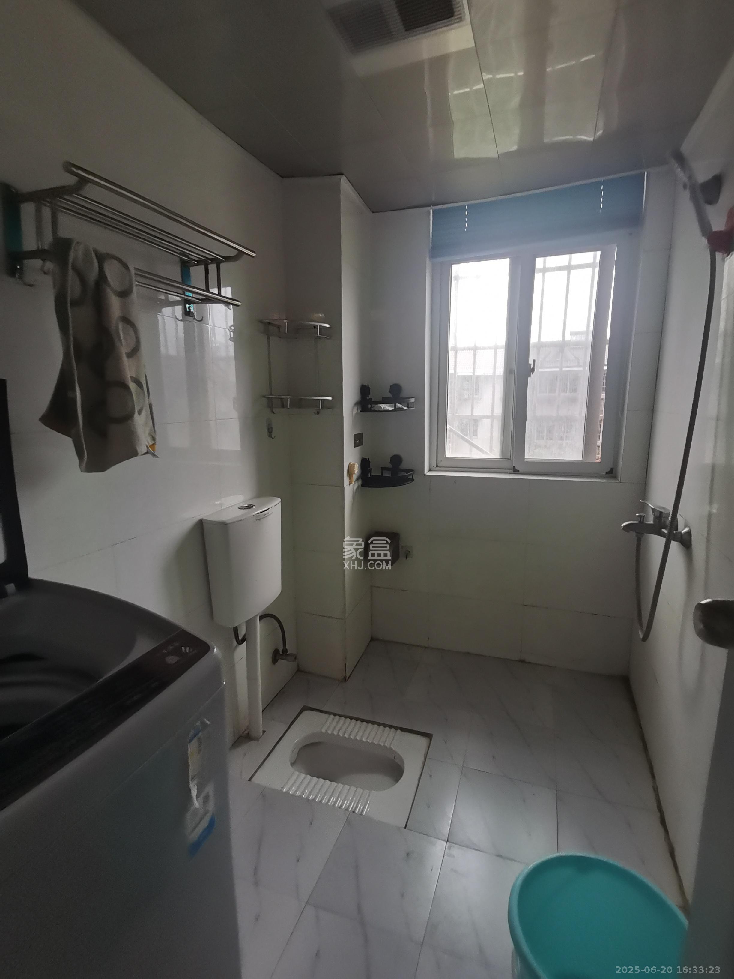 一品东庭  3室2厅1卫    2500.0元/月 一品东庭  3室2厅1卫    2500.0元/月室内图