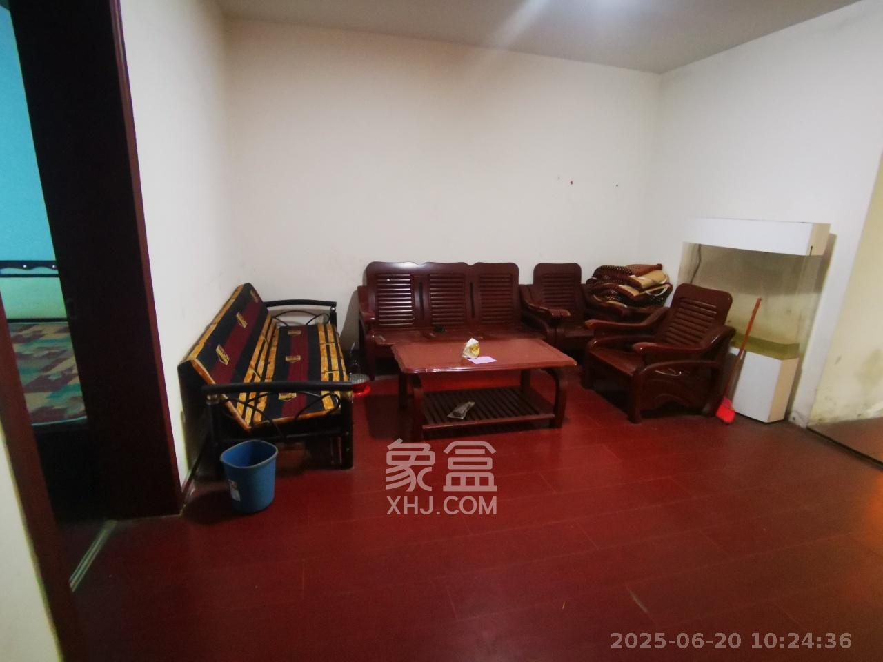 中南汽车世界  2室1厅1卫   1100.00元/月室内图
