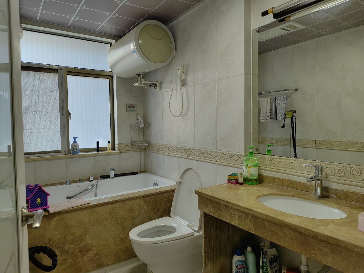 金园小区 4室2厅1卫 2500.0元/月 金园小区 4室2厅1卫 2500.0元/月室内图