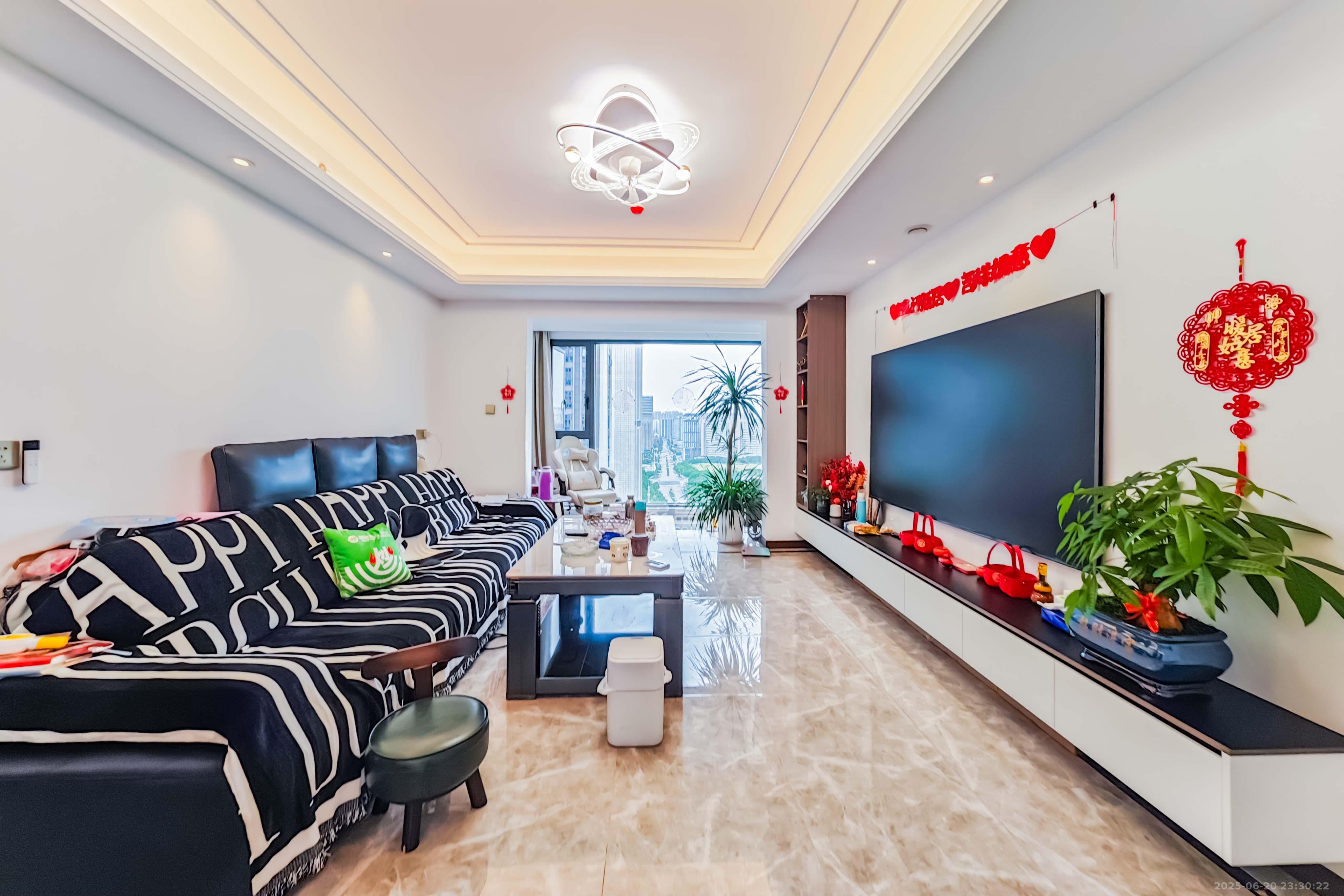 绿地长沙城际空间站(绿地新里佳苑)  4室2厅2卫    158.0万 绿地长沙城际空间站(绿地新里佳苑)  4室2厅2卫    158.0万客厅