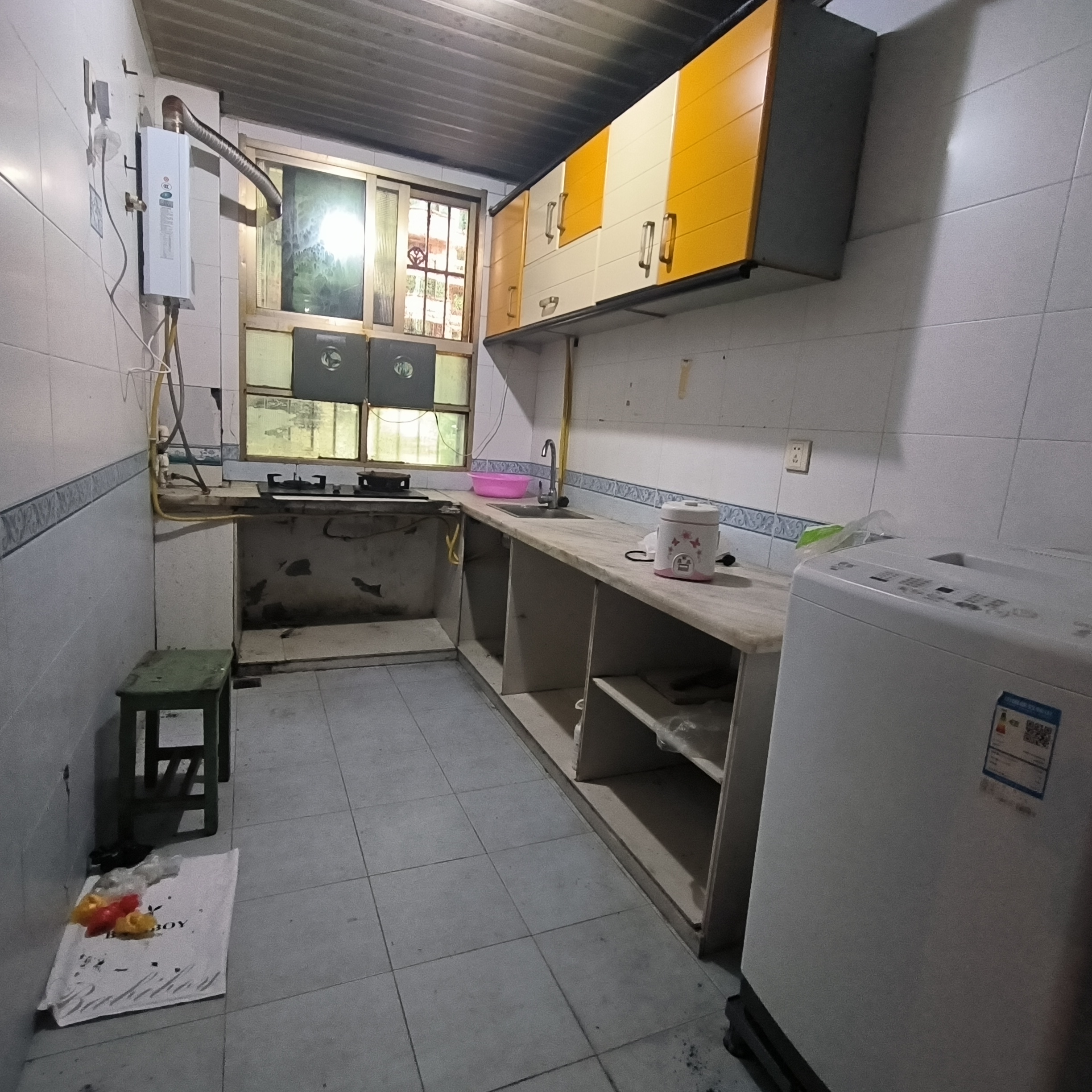 名牌大厦  3室2厅2卫   1600.00元/月室内图