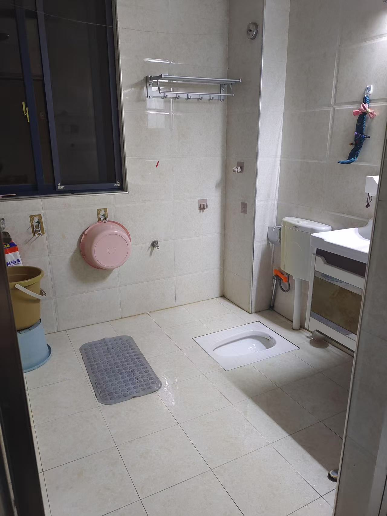 盛世东方 1室2厅1卫 1300.00元/月 盛世东方 1室2厅1卫 1300.00元/月室内图