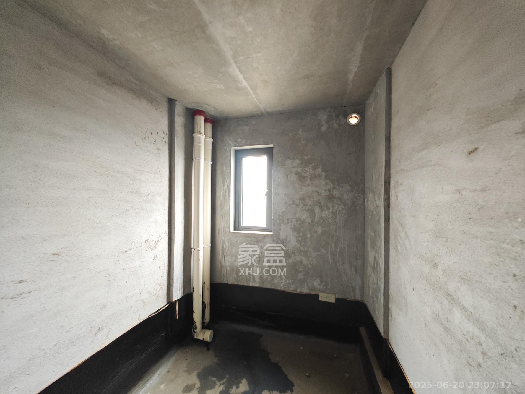 中建嘉和城  4室2厅2卫   125.00万其他