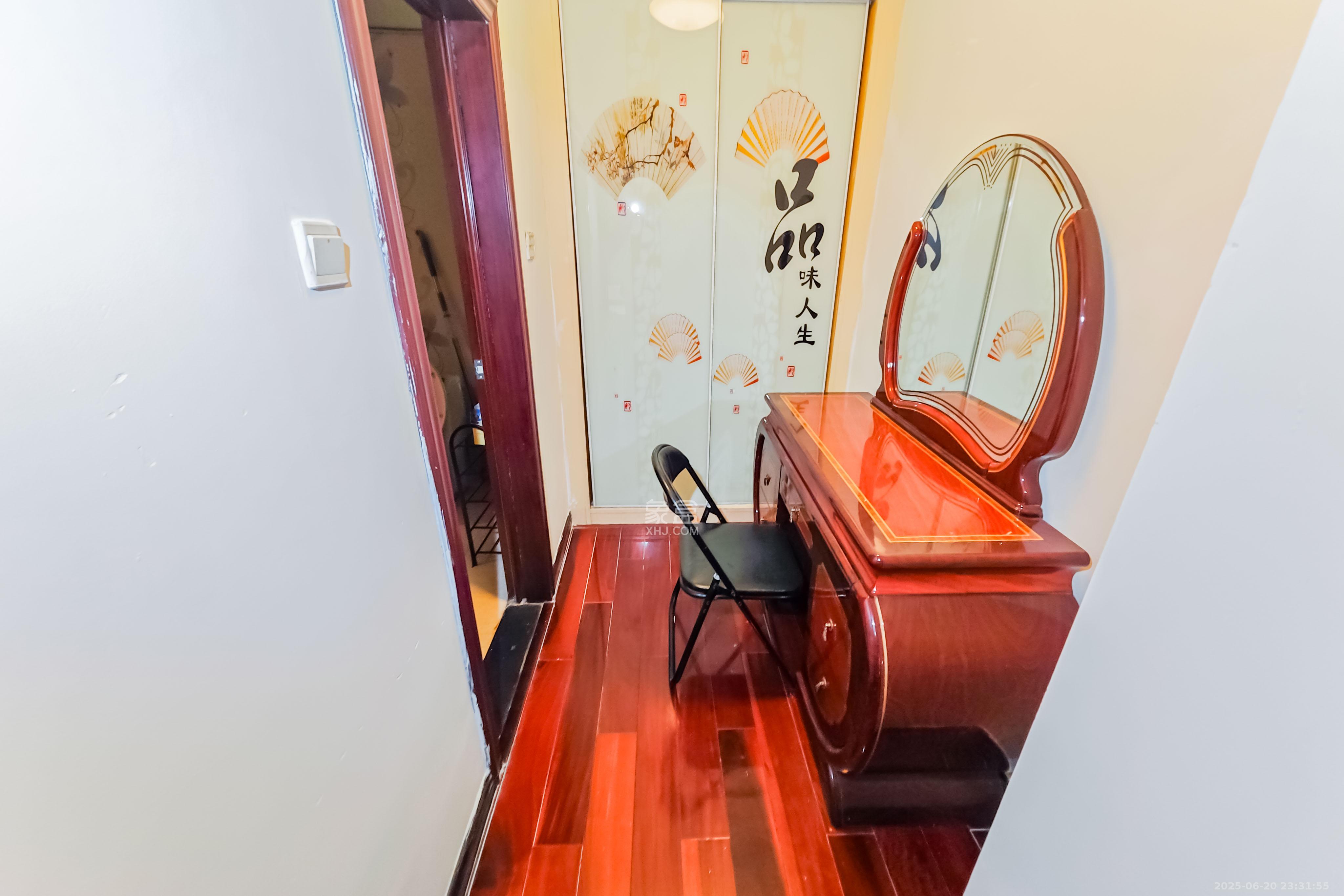 中城丽景香山园 5室3厅2卫 210.0万 中城丽景香山园 5室3厅2卫 210.0万卧室