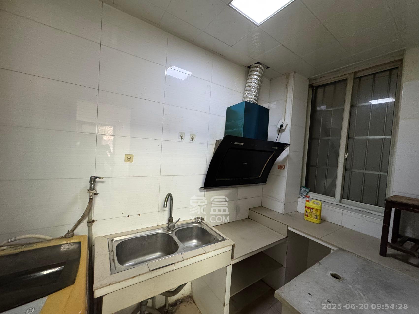 洞井生产安置小区(洞井新兴安置小区) 2室1厅1卫 1100.0元/月 洞井生产安置小区(洞井新兴安置小区) 2室1厅1卫 1100.0元/月室内图