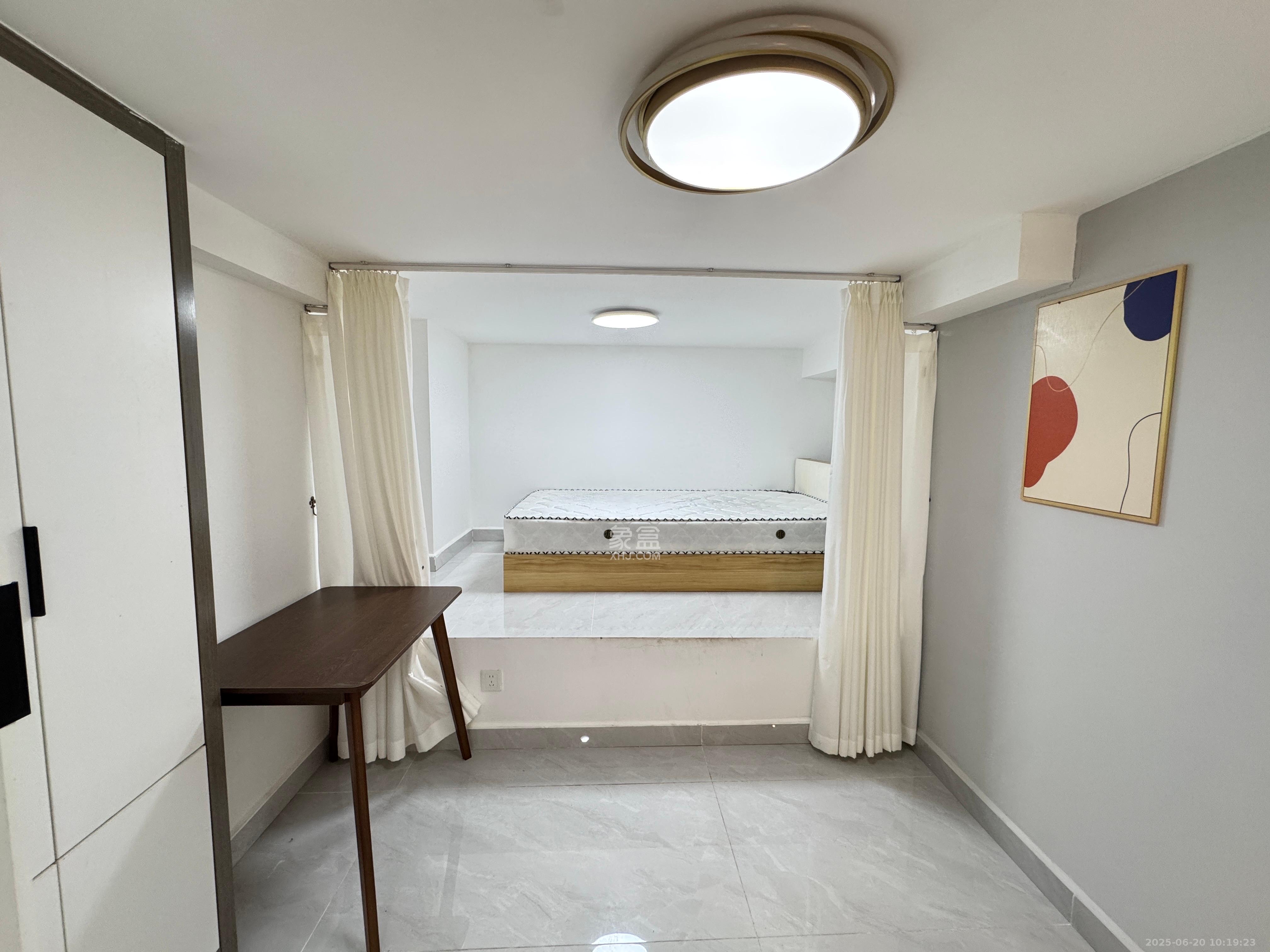 卓越中寰 2室1厅1卫 2500.0元/月 卓越中寰 2室1厅1卫 2500.0元/月室内图