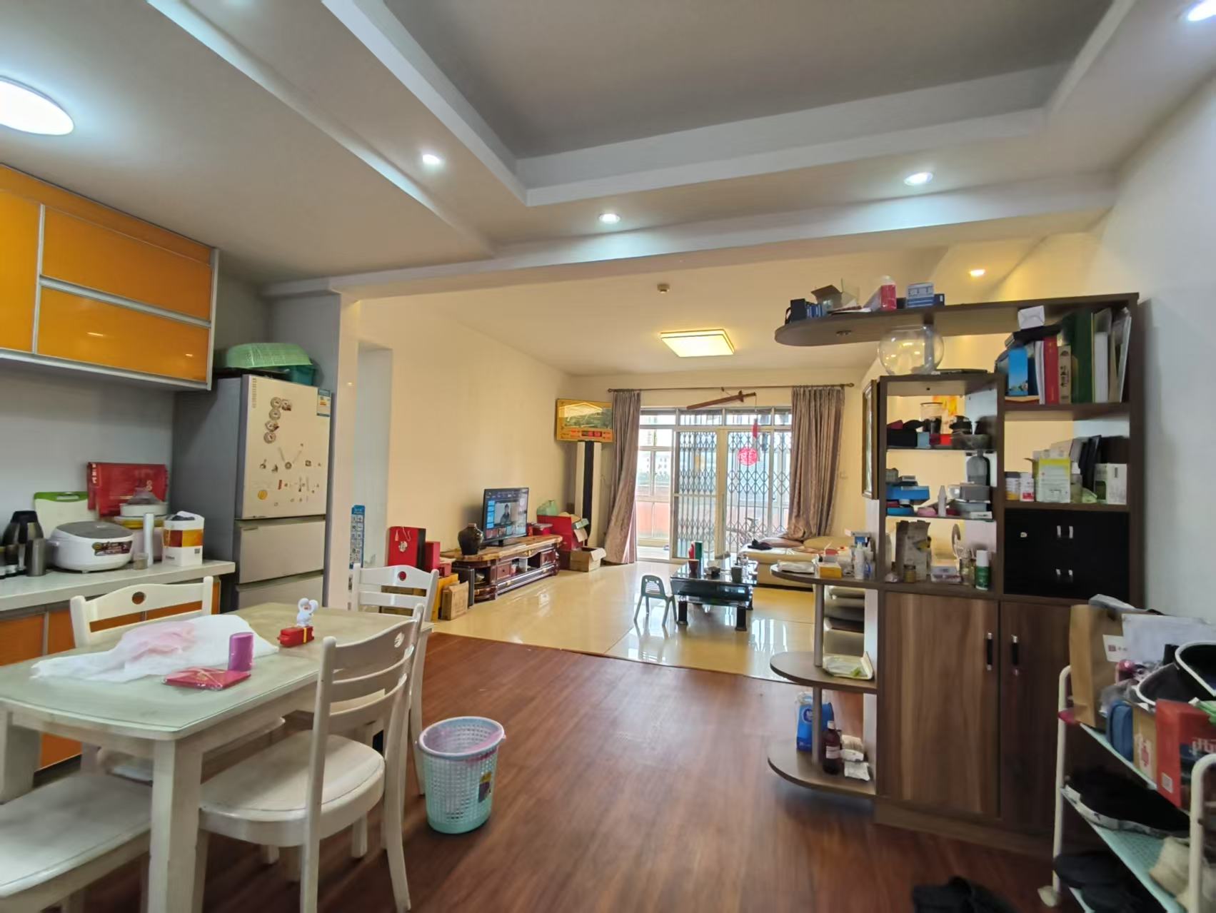 滨江度假城 3室2厅2卫 215.0万 滨江度假城 3室2厅2卫 215.0万客厅