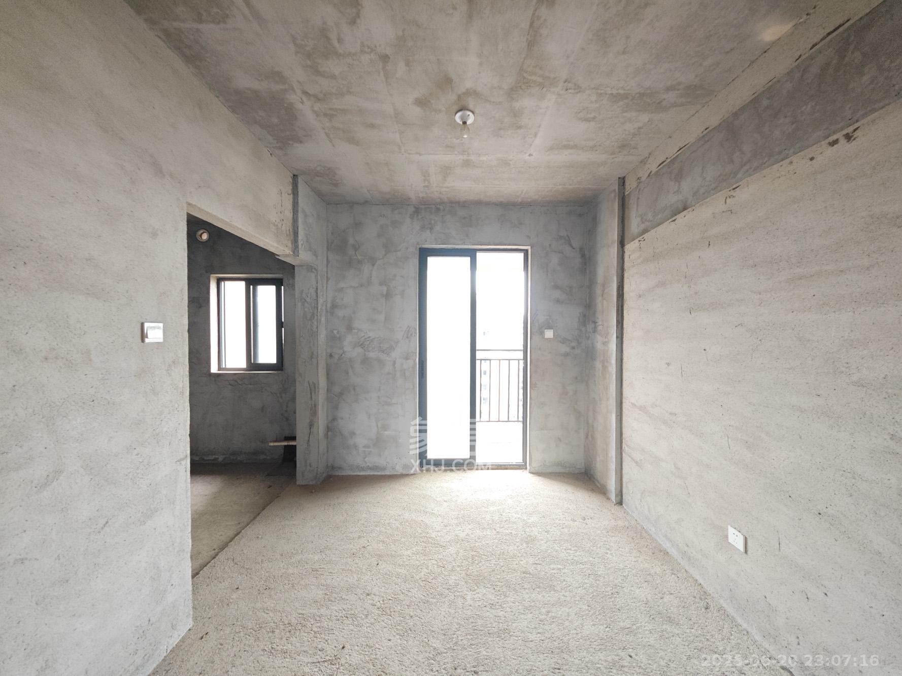 中建嘉和城  4室2厅2卫   125.00万其他