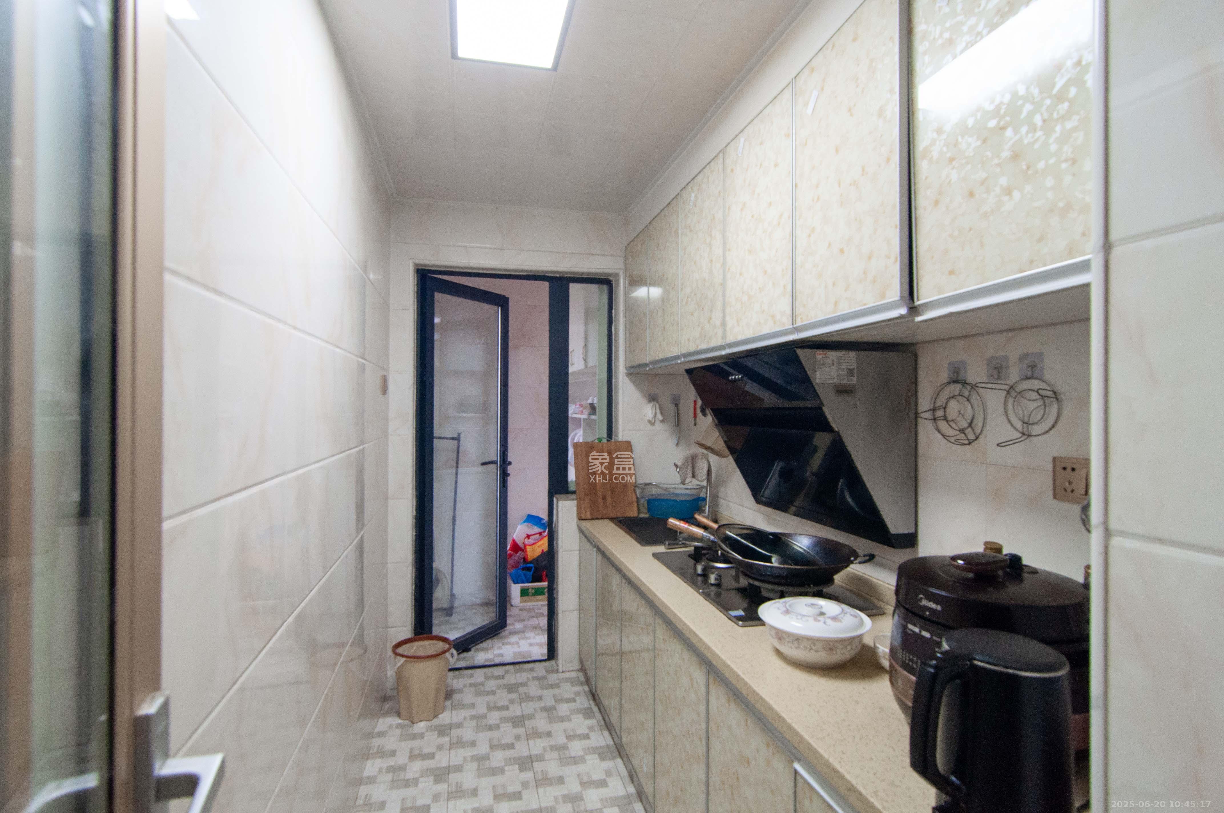 中海梅溪湖壹号 3室2厅1卫 130.0万 中海梅溪湖壹号 3室2厅1卫 130.0万厨房