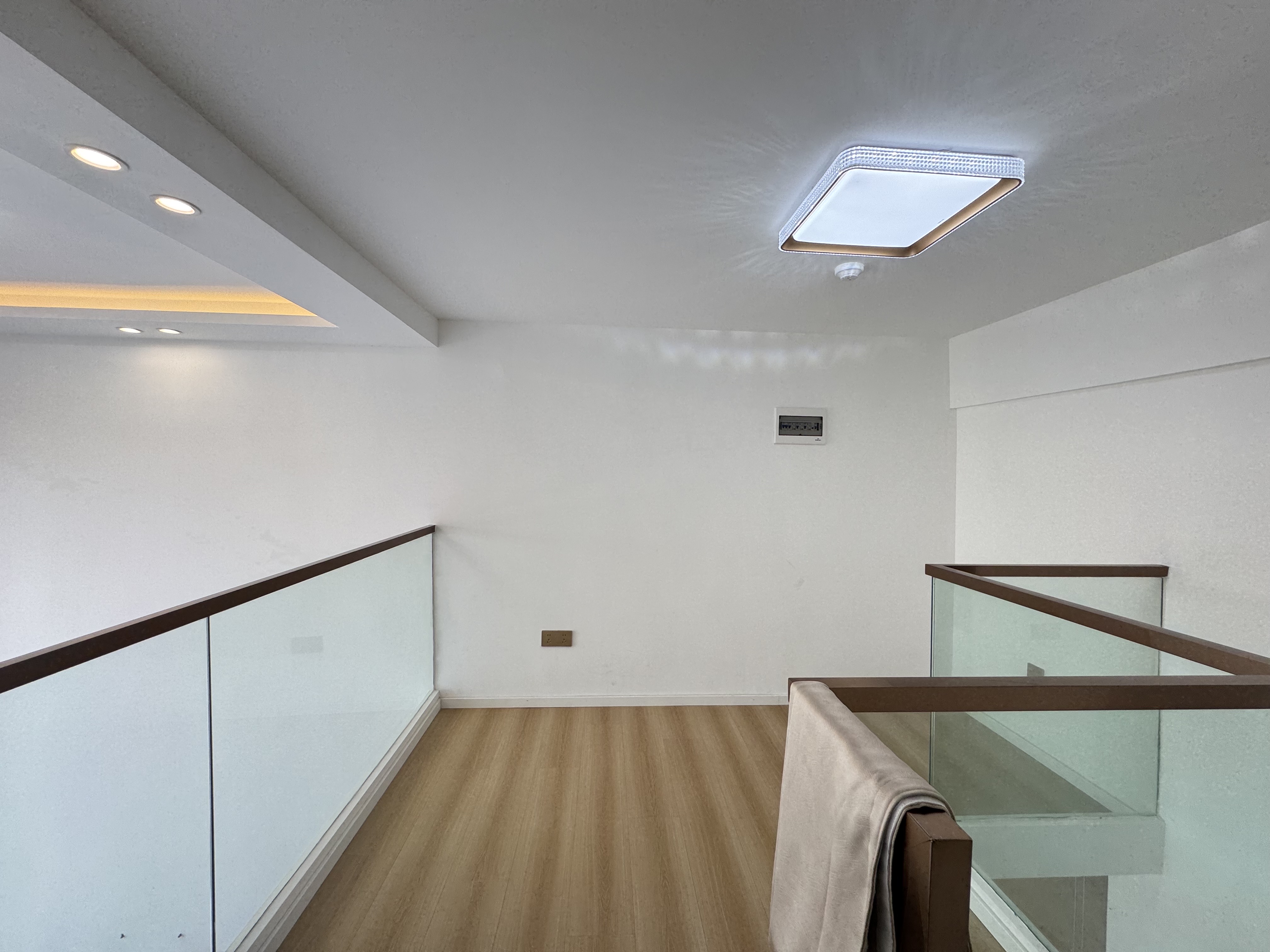 金龙城市广场二期 3室2厅2卫 4200.0元/月 金龙城市广场二期 3室2厅2卫 4200.0元/月室内图