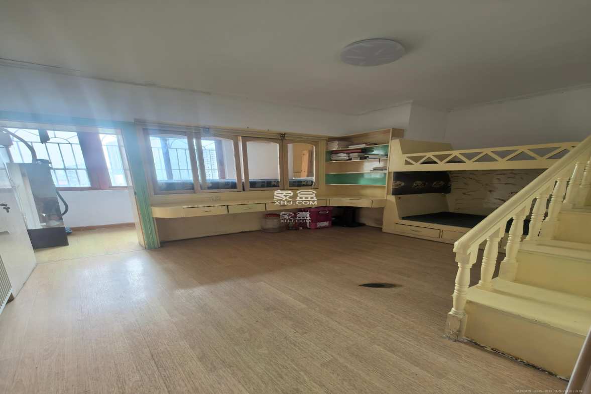 天心城市广场(黄金之城)  3室2厅2卫    2600.0元/月 天心城市广场(黄金之城)  3室2厅2卫    2600.0元/月室内图