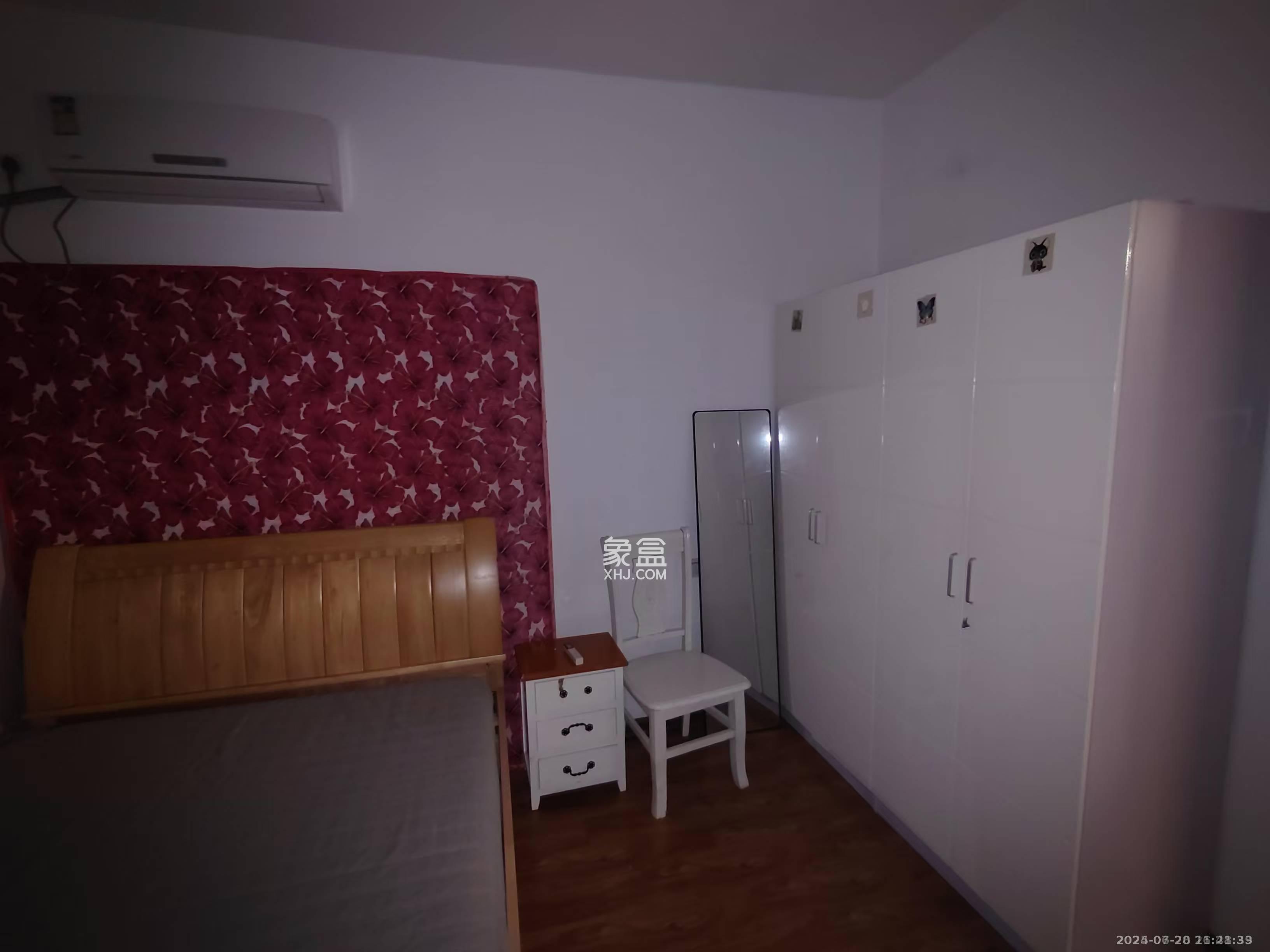 八方小区C区  3室2厅2卫   4500.00元/月