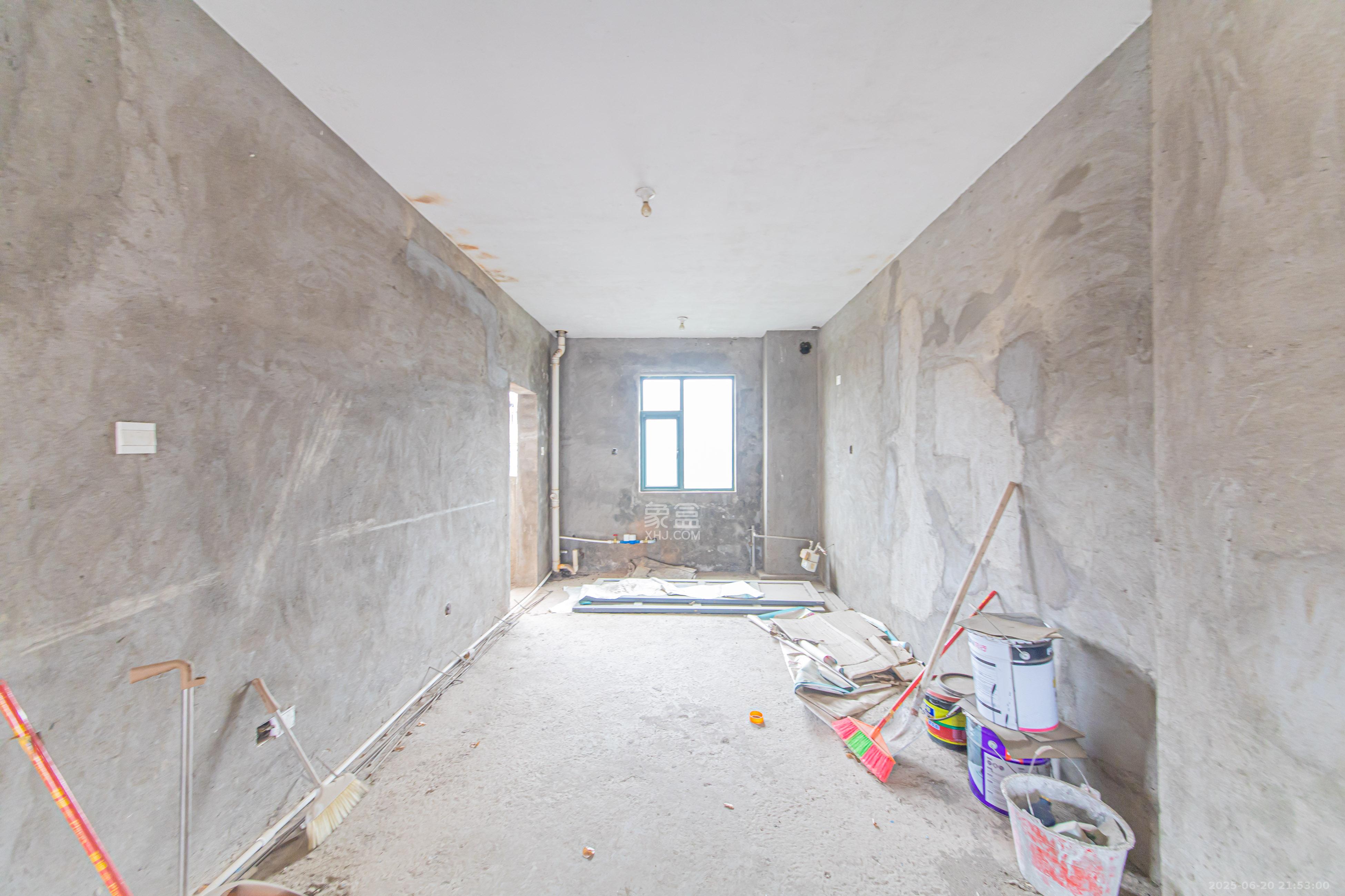 银桂苑  7室2厅3卫    198.0万客厅