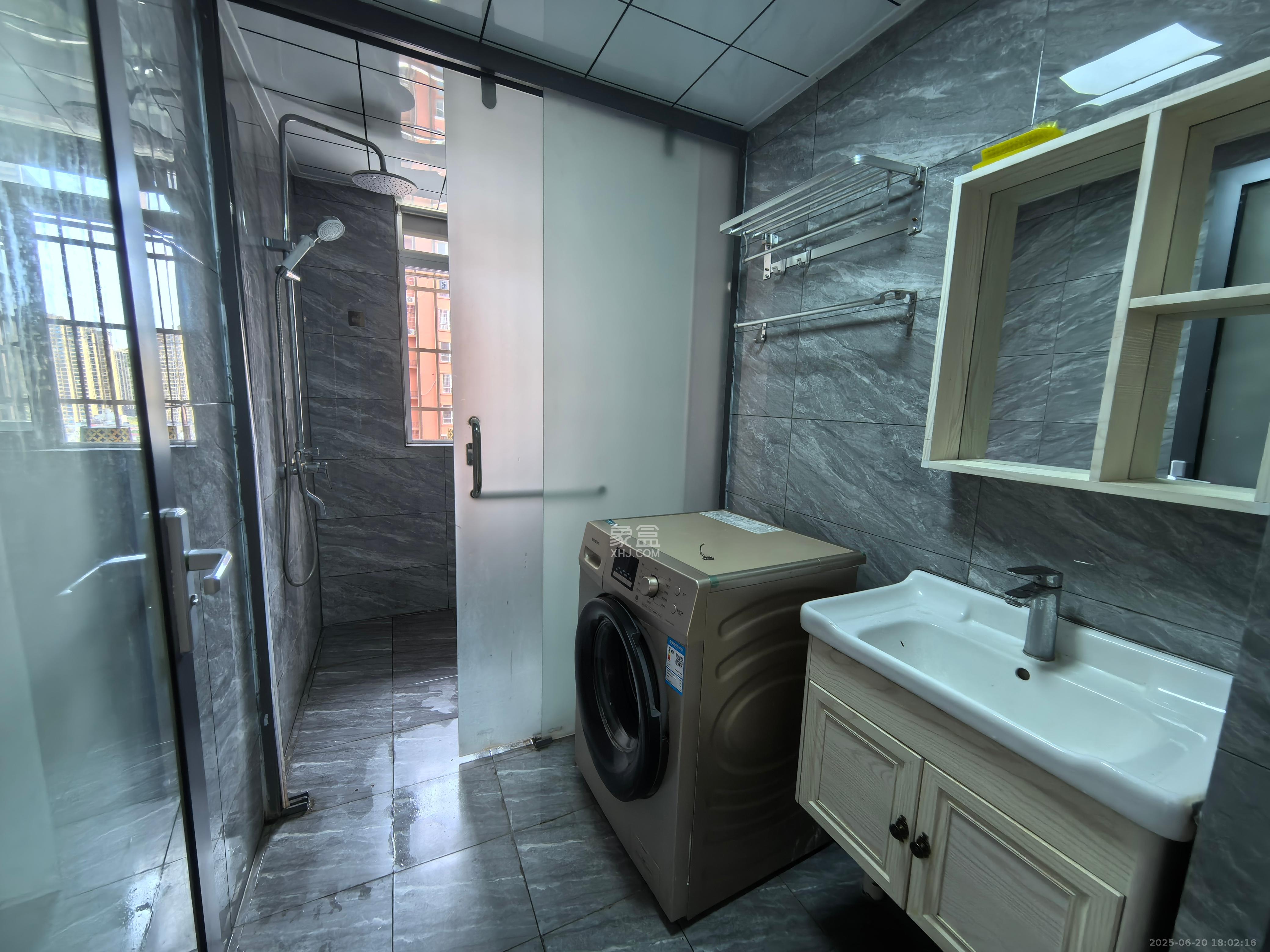 凯富南方鑫城 3室2厅2卫 2800.0元/月 凯富南方鑫城 3室2厅2卫 2800.0元/月室内图