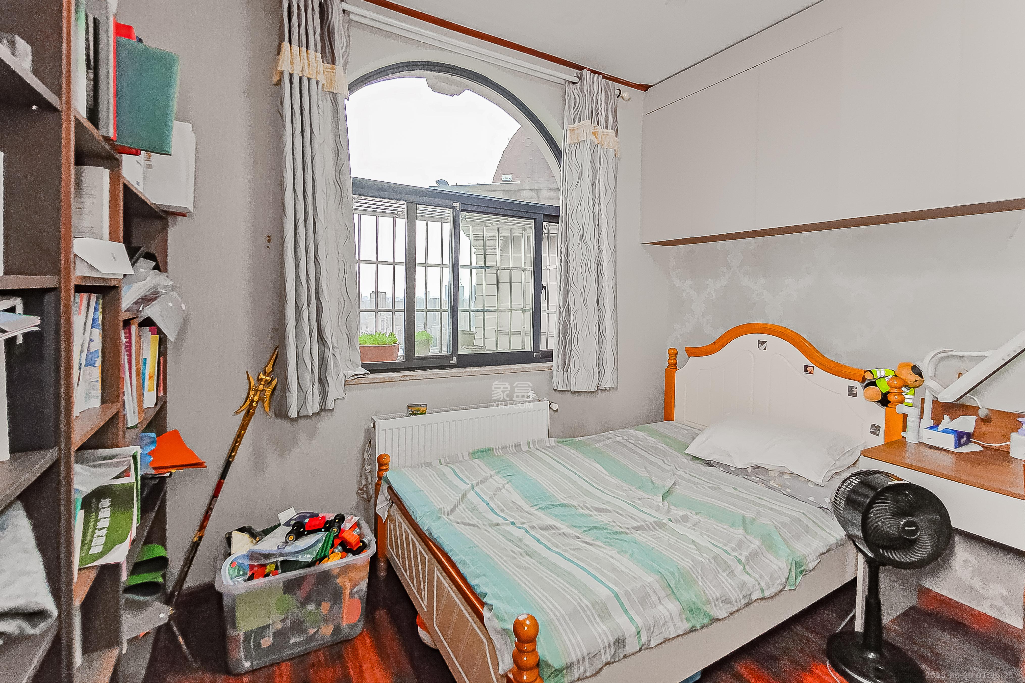 阳光锦城  3室2厅1卫    135.0万 阳光锦城  3室2厅1卫    135.0万卧室