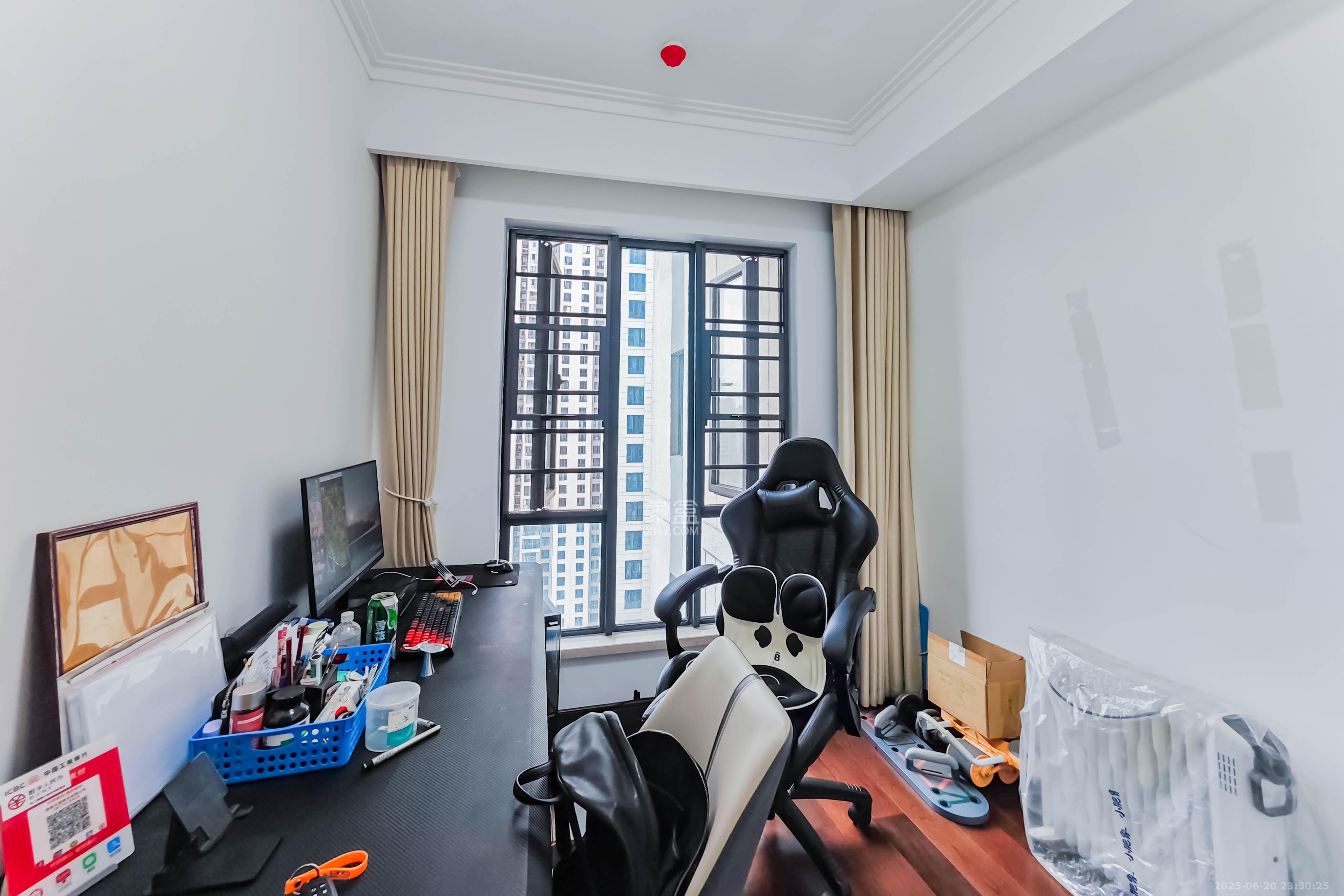 绿地长沙城际空间站(绿地新里佳苑)  4室2厅2卫    158.0万 绿地长沙城际空间站(绿地新里佳苑)  4室2厅2卫    158.0万卧室