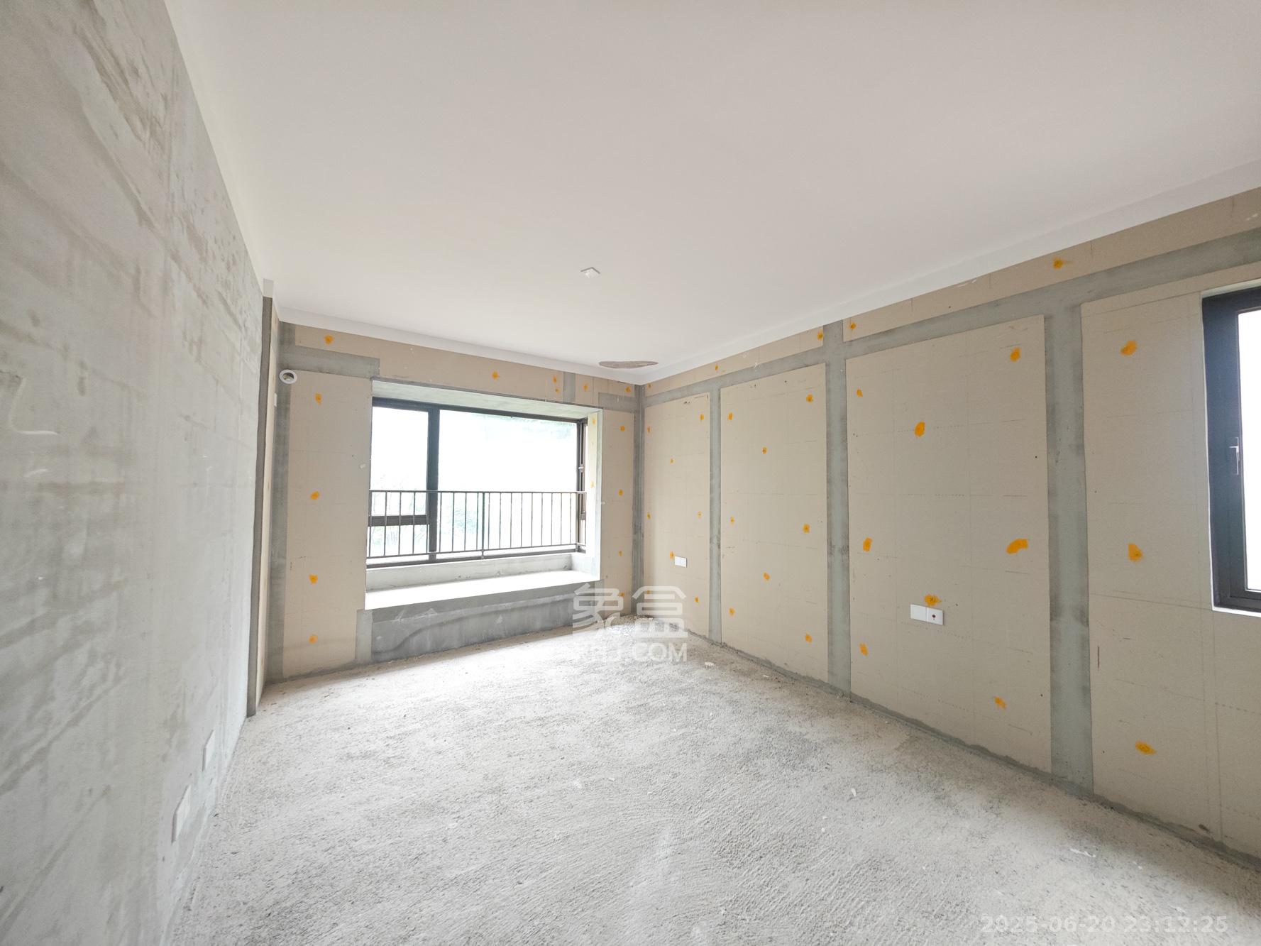 保利城(中航城国际社区、郡原美村) 4室2厅2卫 115.8万 保利城(中航城国际社区、郡原美村) 4室2厅2卫 115.8万卧室