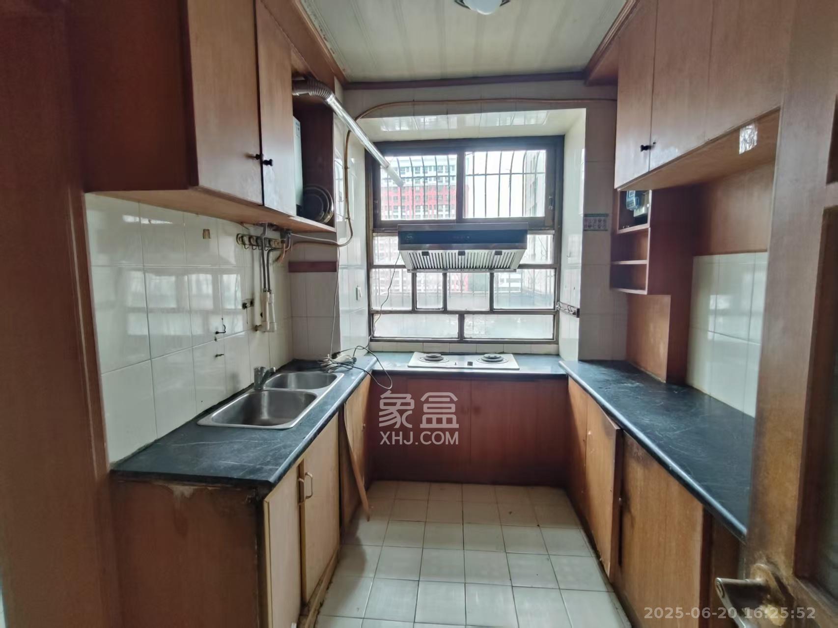 新湘路社区 3室2厅2卫 2400.0元/月 新湘路社区 3室2厅2卫 2400.0元/月室内图