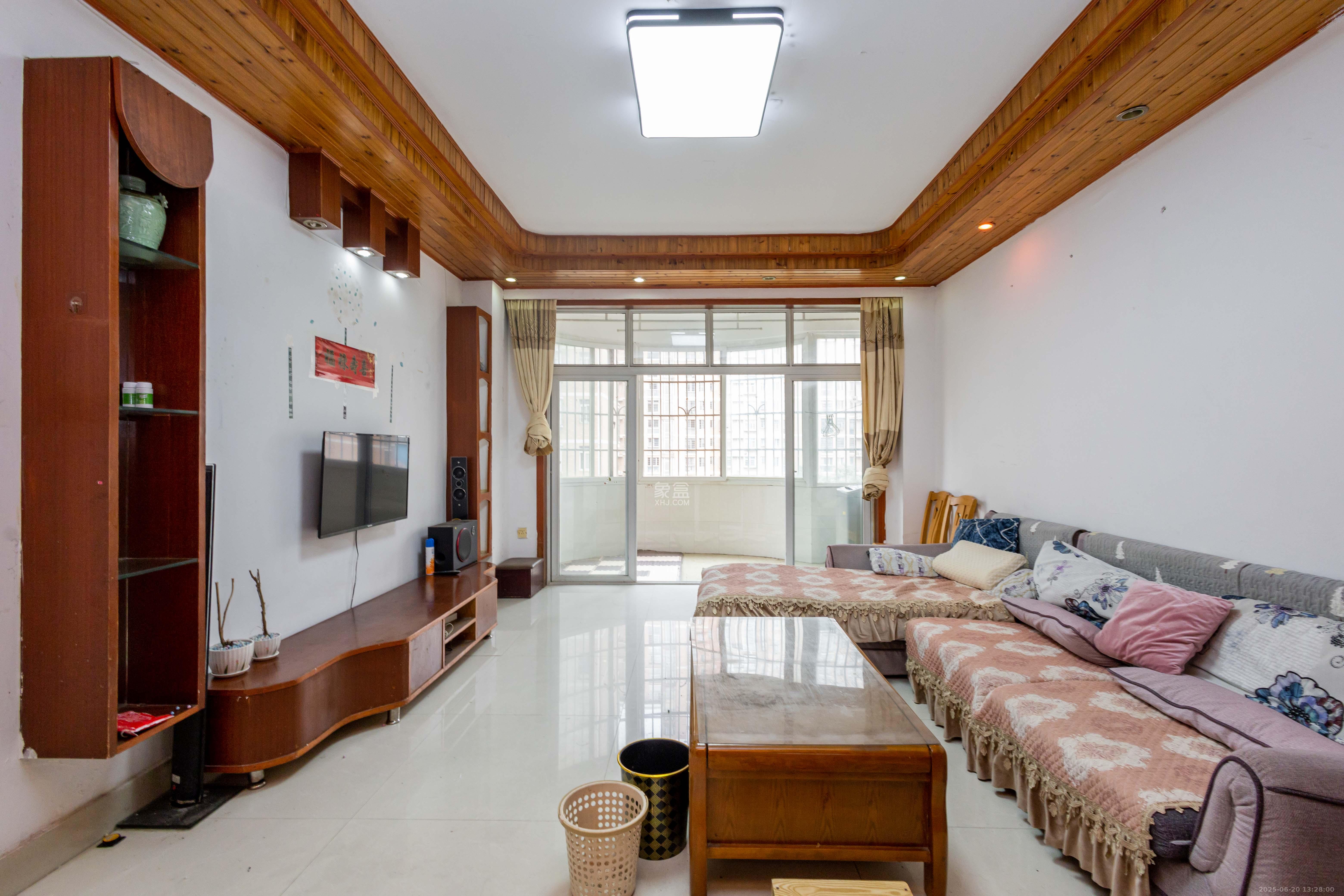 星城国际 2室2厅1卫 38.8万 星城国际 2室2厅1卫 38.8万客厅