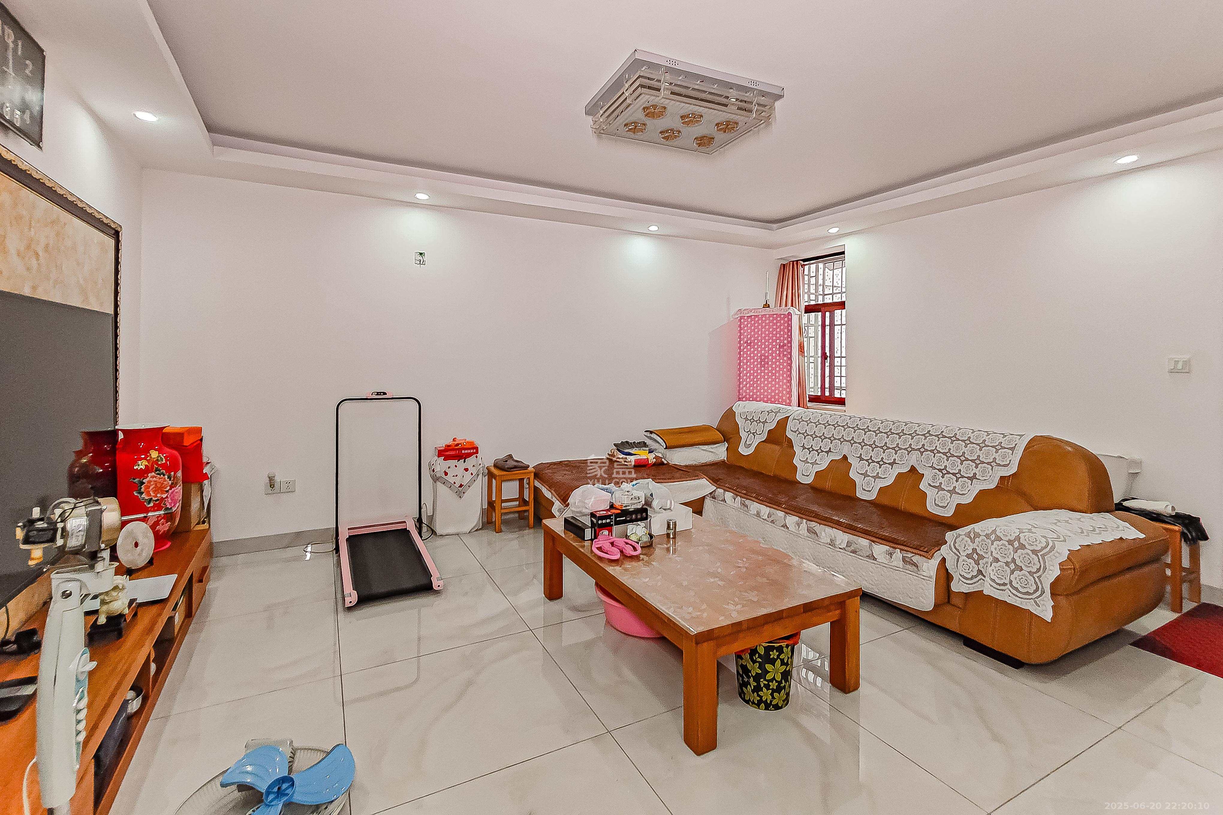 南建公寓  2室2厅1卫    66.0万 南建公寓  2室2厅1卫    66.0万客厅