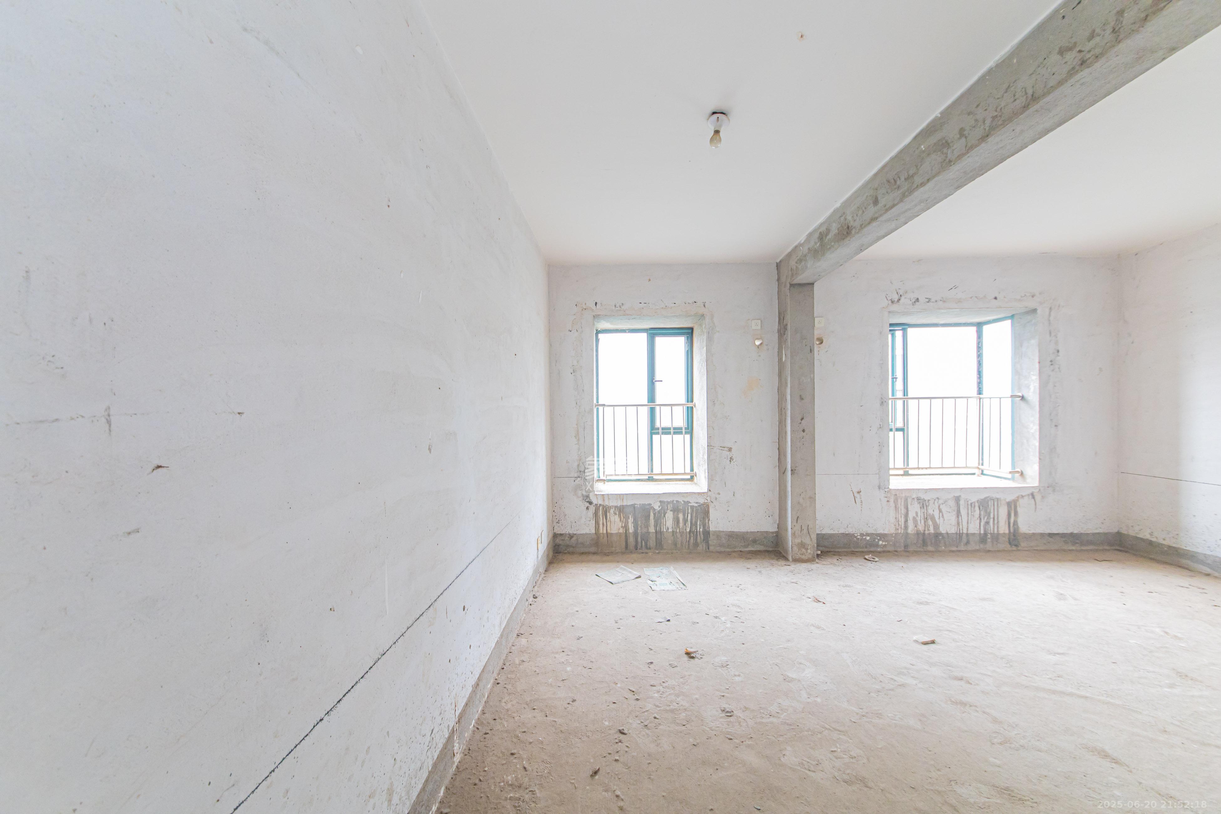 银桂苑  4室2厅2卫    120.0万卧室