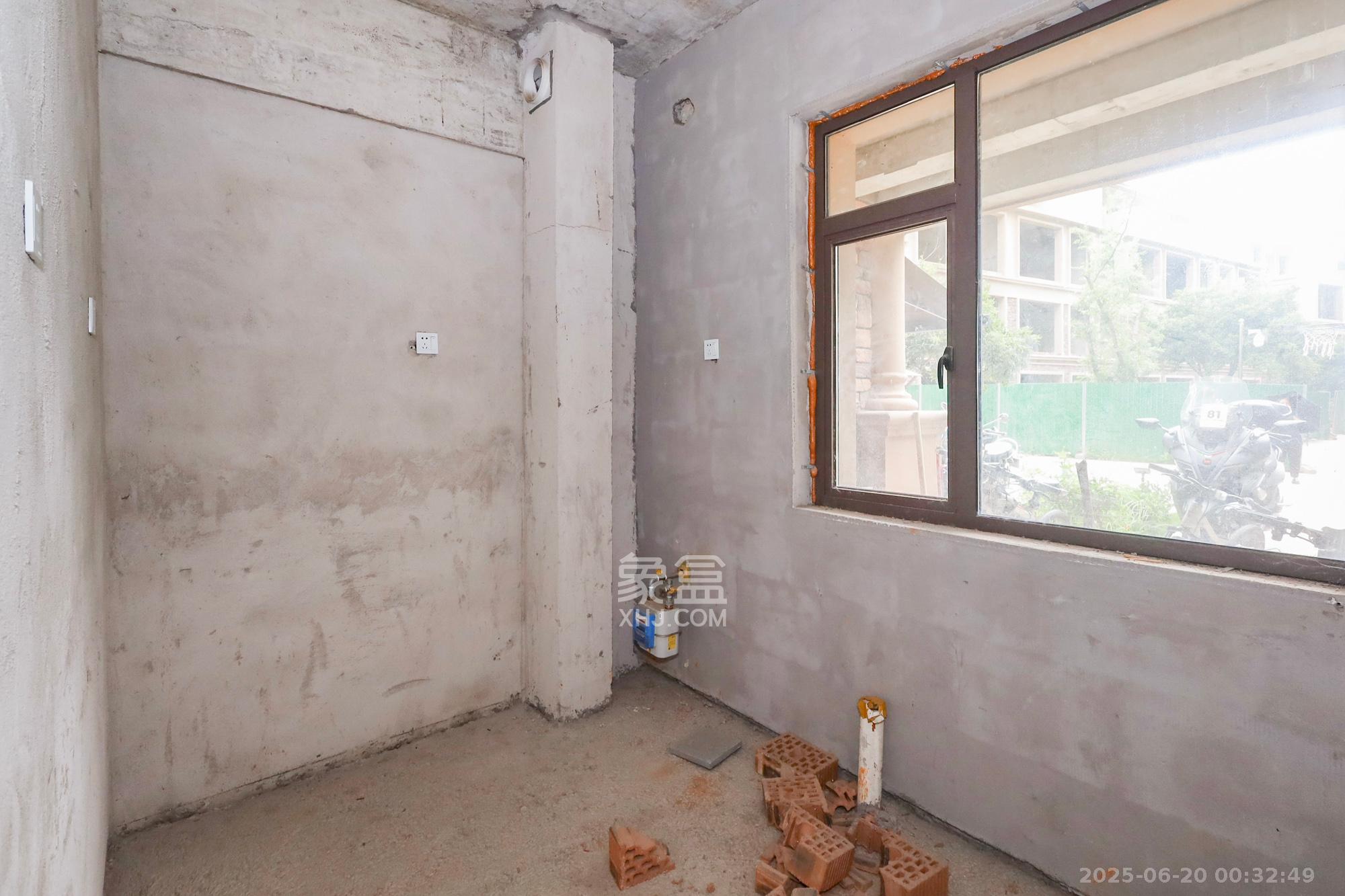 芙蓉别墅山庄(嘉湘华庭)  5室3厅5卫    558.0万 芙蓉别墅山庄(嘉湘华庭)  5室3厅5卫    558.0万厨房