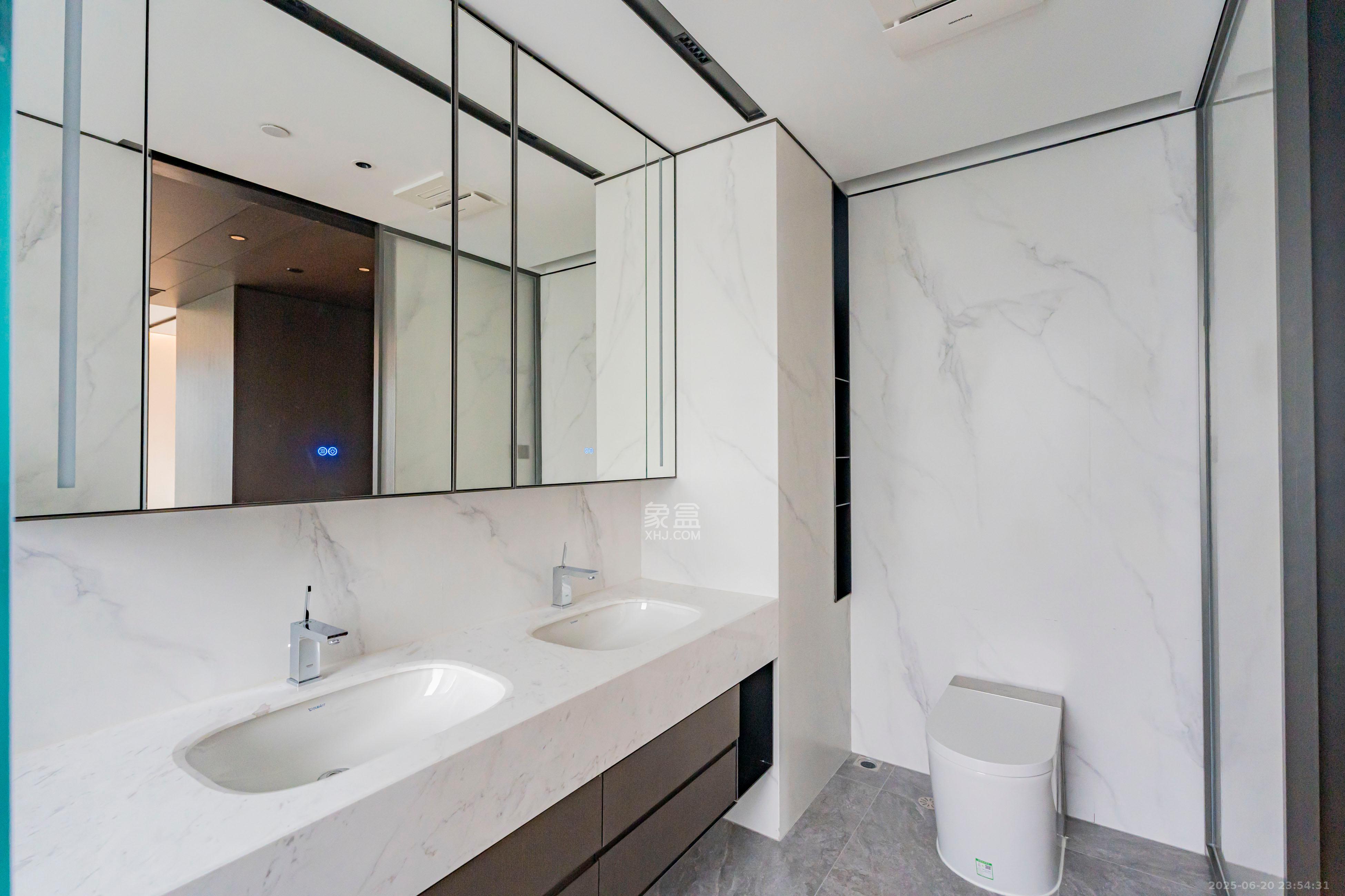 万科瑧湾汇  4室2厅3卫    568.0万 万科瑧湾汇  4室2厅3卫    568.0万卫生间