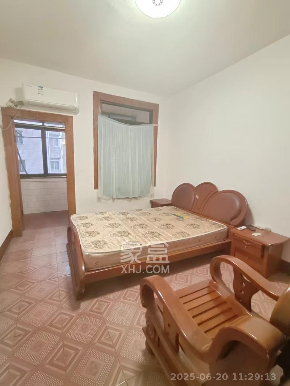 长勘小区  1室2厅1卫    2300.0元/月室内图