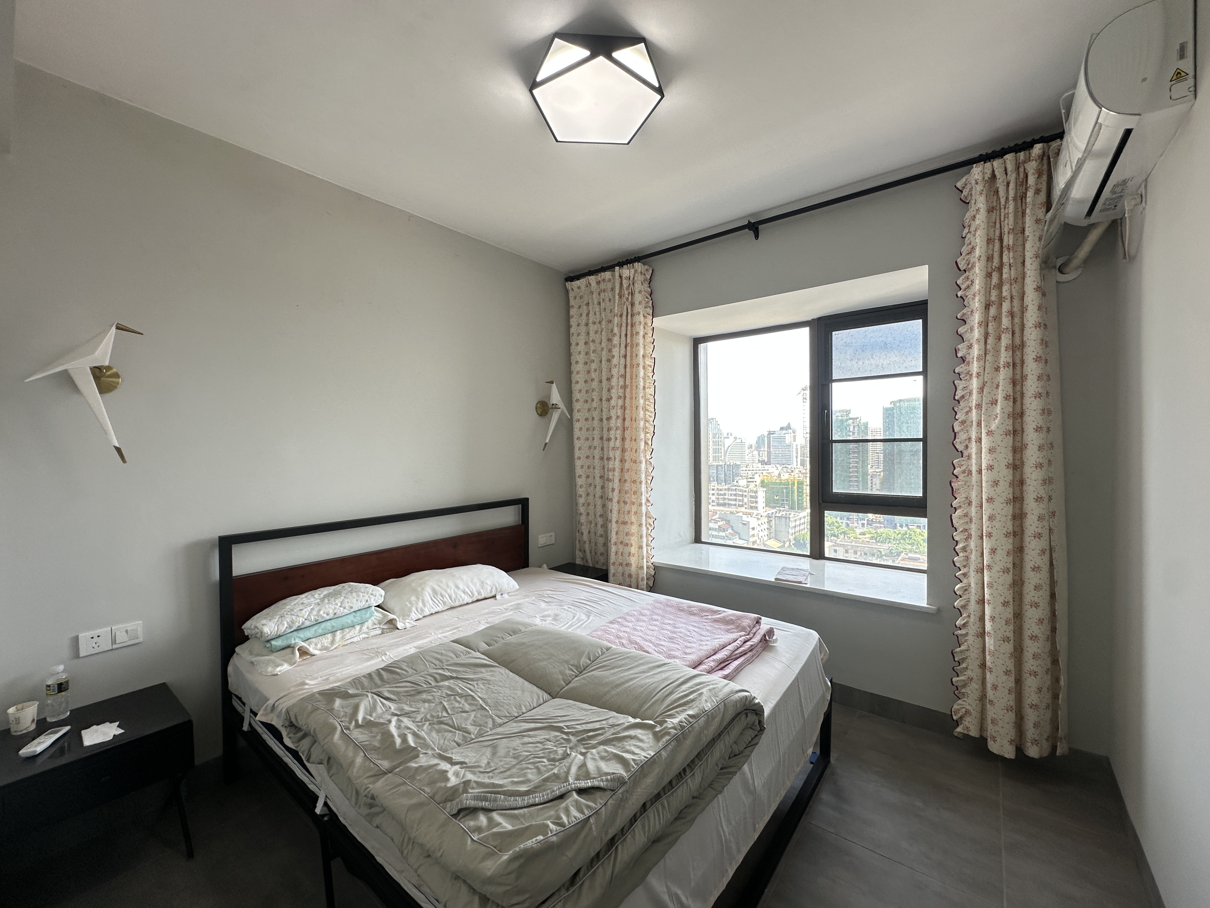 海航豪庭北苑 4室2厅3卫 440.0万 海航豪庭北苑 4室2厅3卫 440.0万客厅