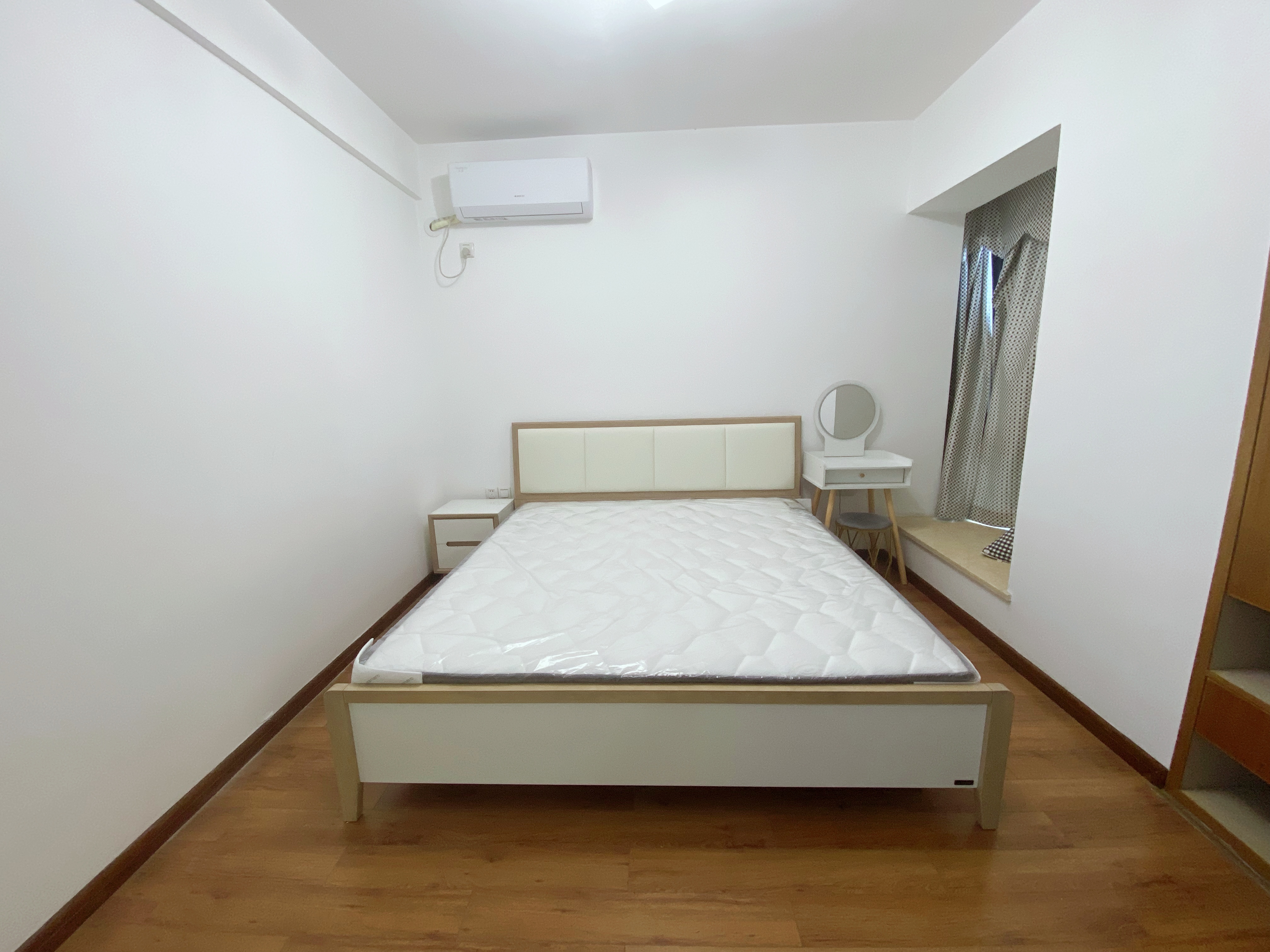 宝华海景  1室1厅1卫   2800.00元/月室内图