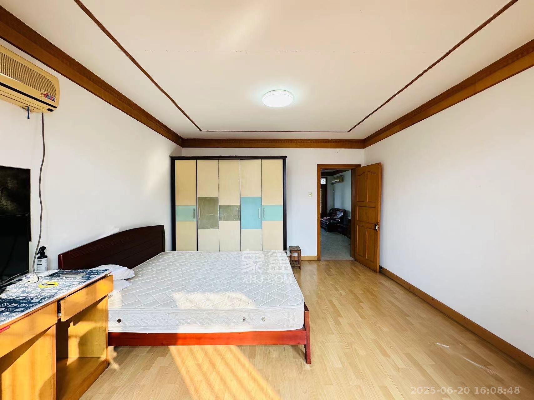 新天小区  1室1厅1卫   1100.00元/月室内图