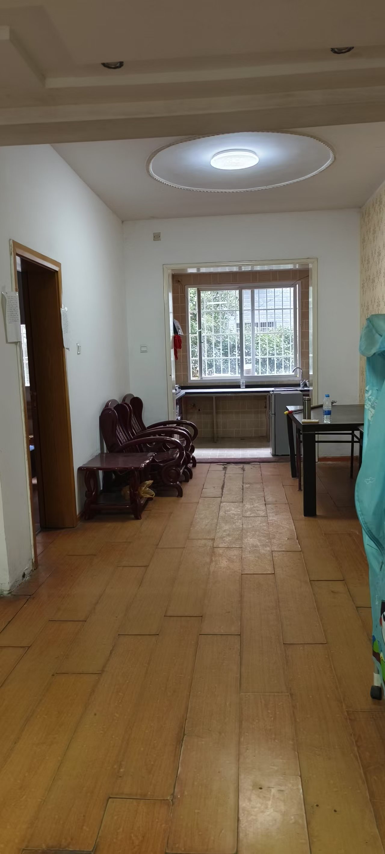 鸿都苑  4室2厅2卫    77.0万客厅