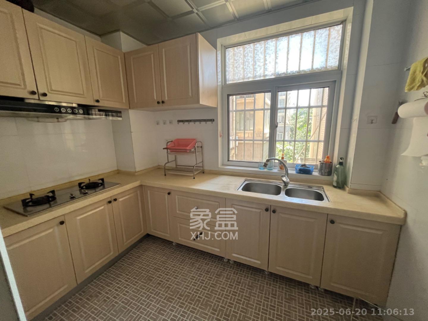 嘉盛华庭(一期、二期、三期) 2室2厅1卫 2600.0元/月 嘉盛华庭(一期、二期、三期) 2室2厅1卫 2600.0元/月室内图