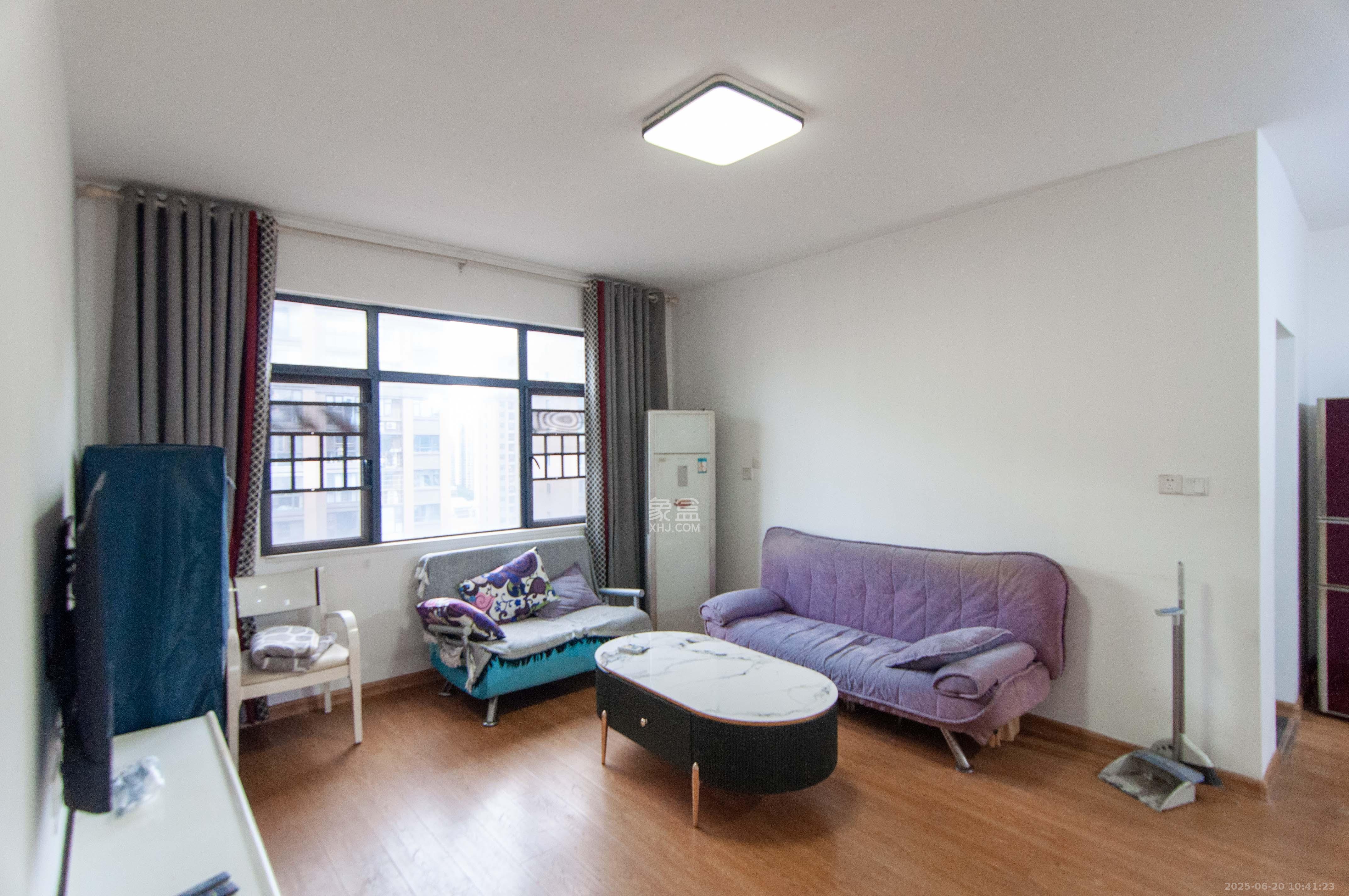 中央美郡 4室2厅2卫 139.8万 中央美郡 4室2厅2卫 139.8万客厅