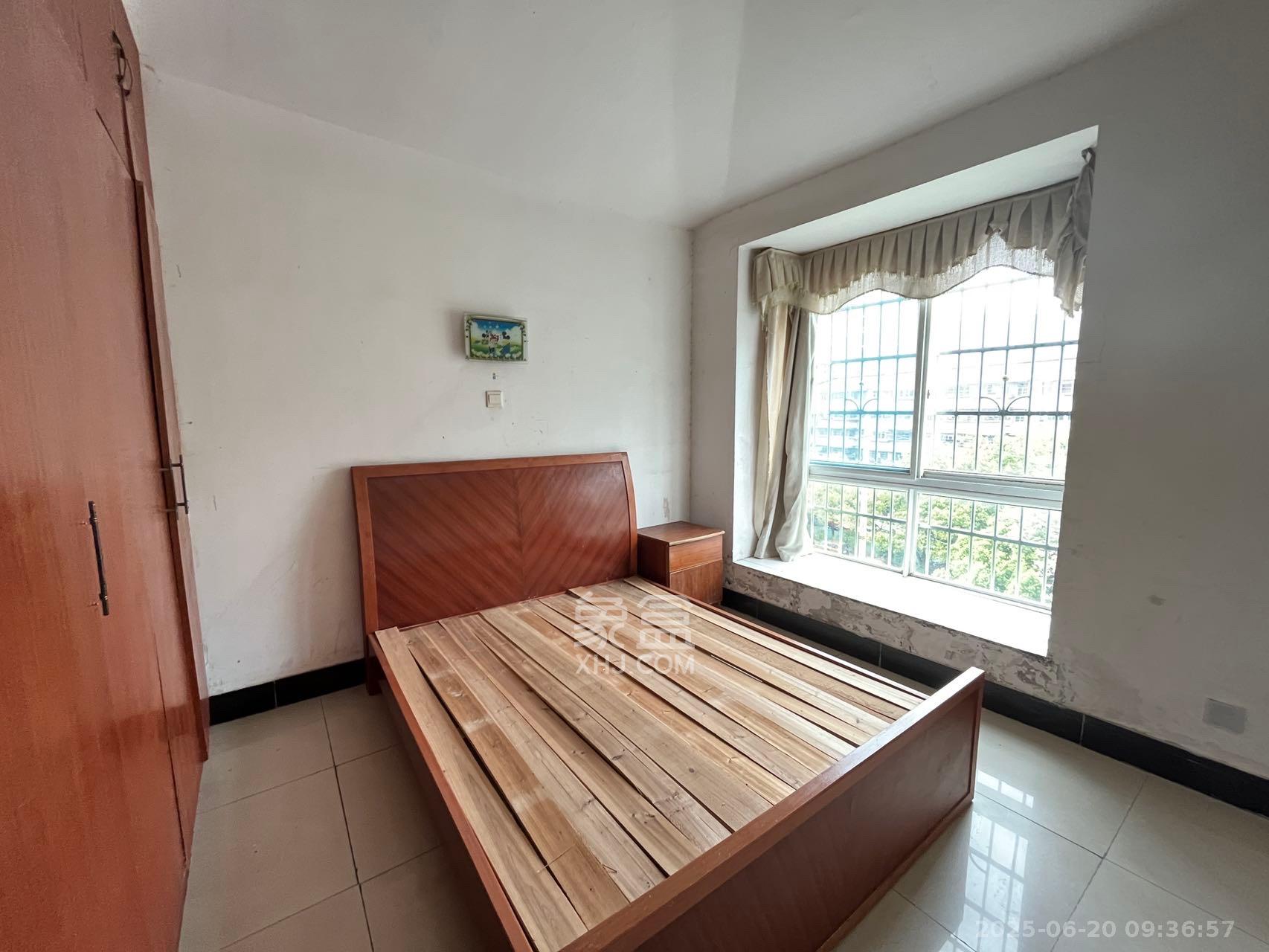 恩瑞麓山名园(龙王港小区) 3室2厅2卫 1700.0元/月 恩瑞麓山名园(龙王港小区) 3室2厅2卫 1700.0元/月室内图