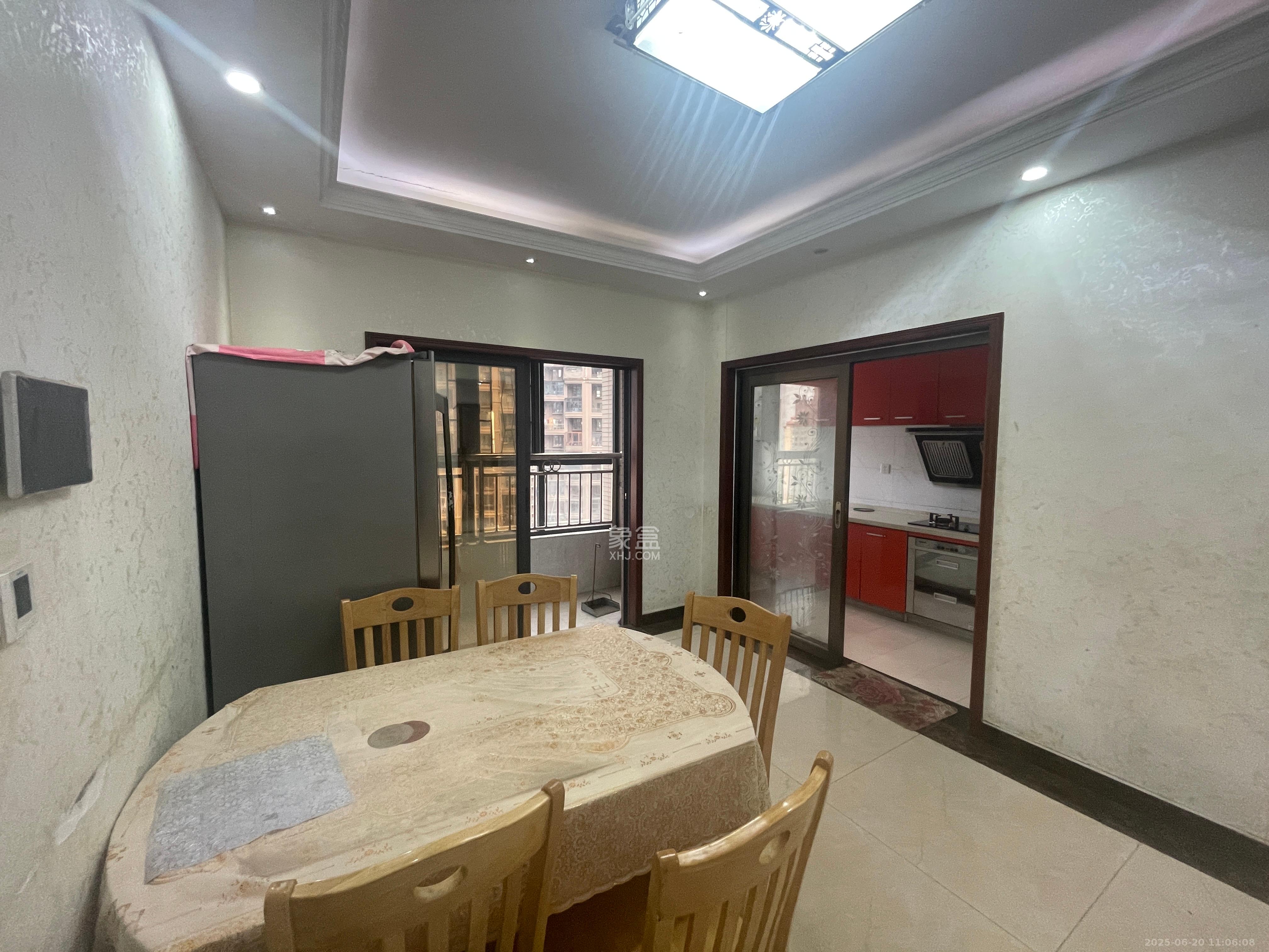 双湾国际(湘江御景花园) 3室2厅2卫 2800.0元/月 双湾国际(湘江御景花园) 3室2厅2卫 2800.0元/月室内图