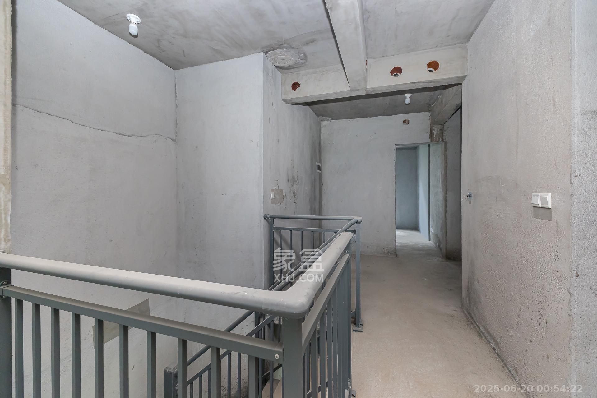 新城观山印 5室2厅2卫 350.0万 新城观山印 5室2厅2卫 350.0万其他