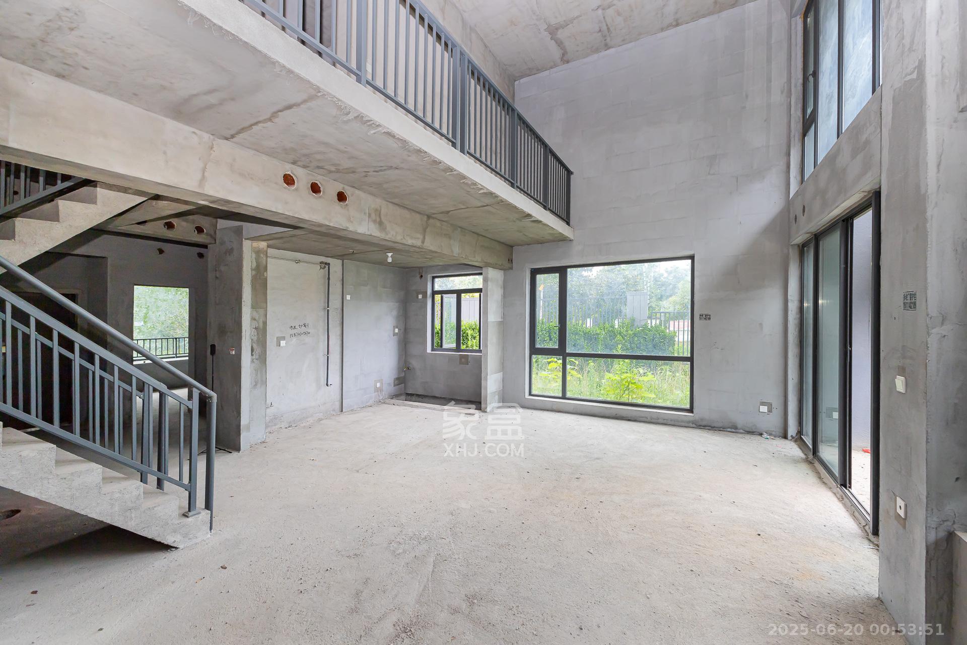 新城观山印 5室2厅2卫 350.0万 新城观山印 5室2厅2卫 350.0万客厅