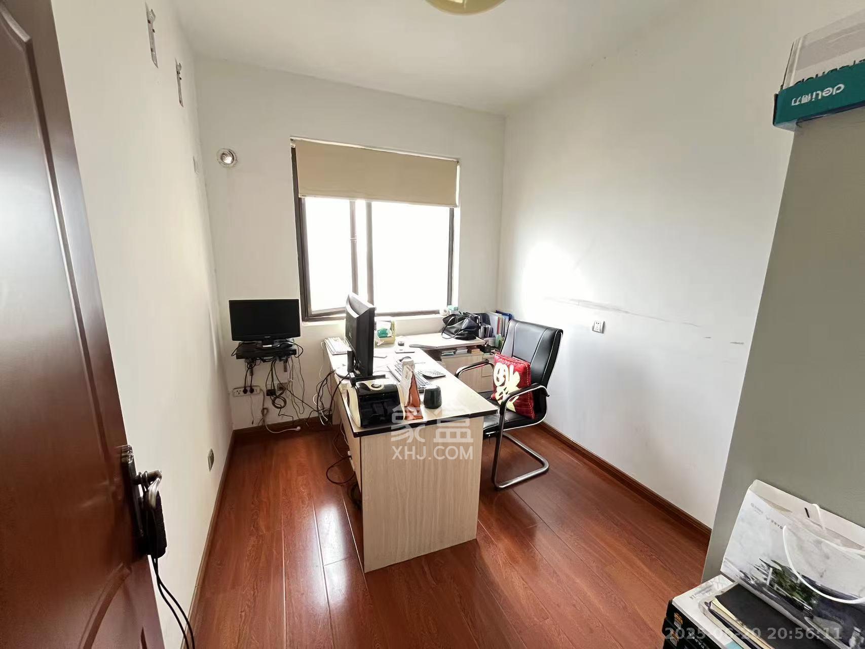 上东辛顿公寓  4室2厅2卫   3200.00元/月室内图