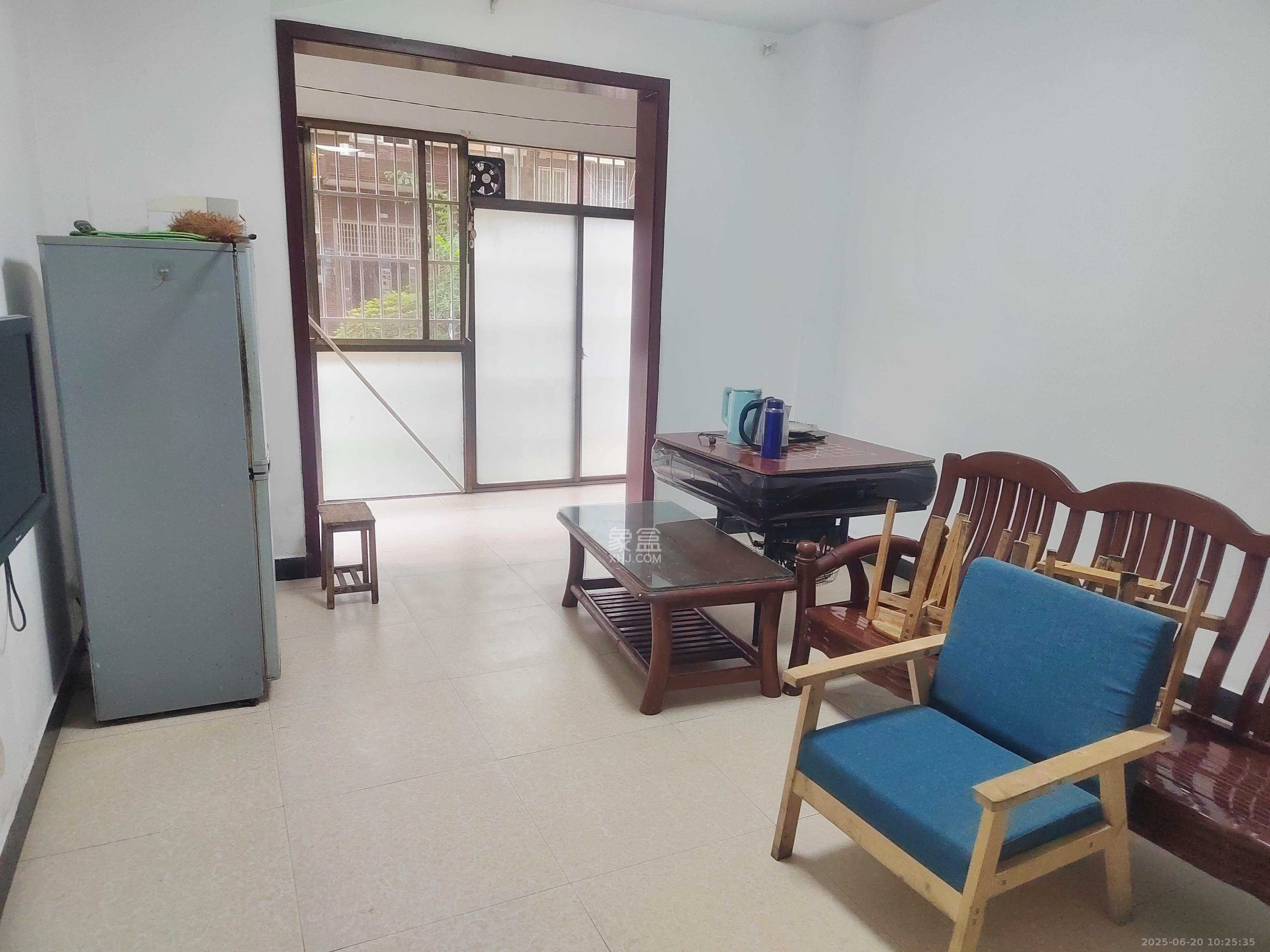 鄱阳小区  3室1厅1卫   1400.00元/月室内图