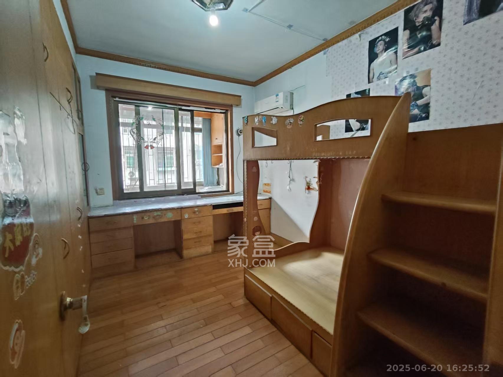 新湘路社区 3室2厅2卫 2400.0元/月 新湘路社区 3室2厅2卫 2400.0元/月室内图