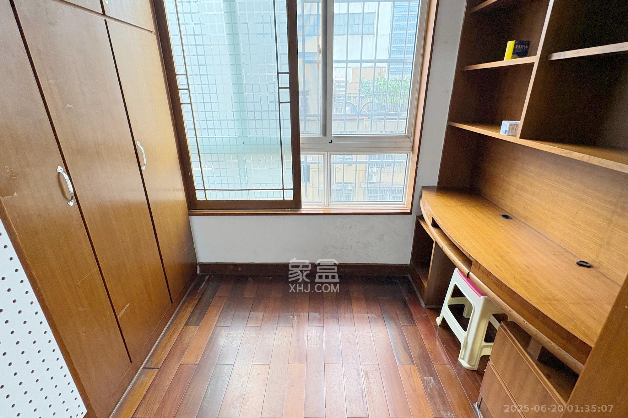长勘小区  3室1厅1卫   105.00万阳台