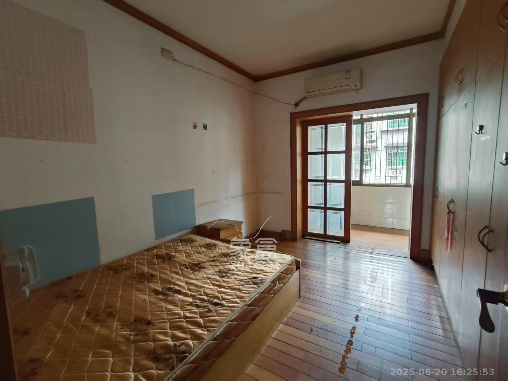 新湘路社区 3室2厅2卫 2400.0元/月 新湘路社区 3室2厅2卫 2400.0元/月室内图