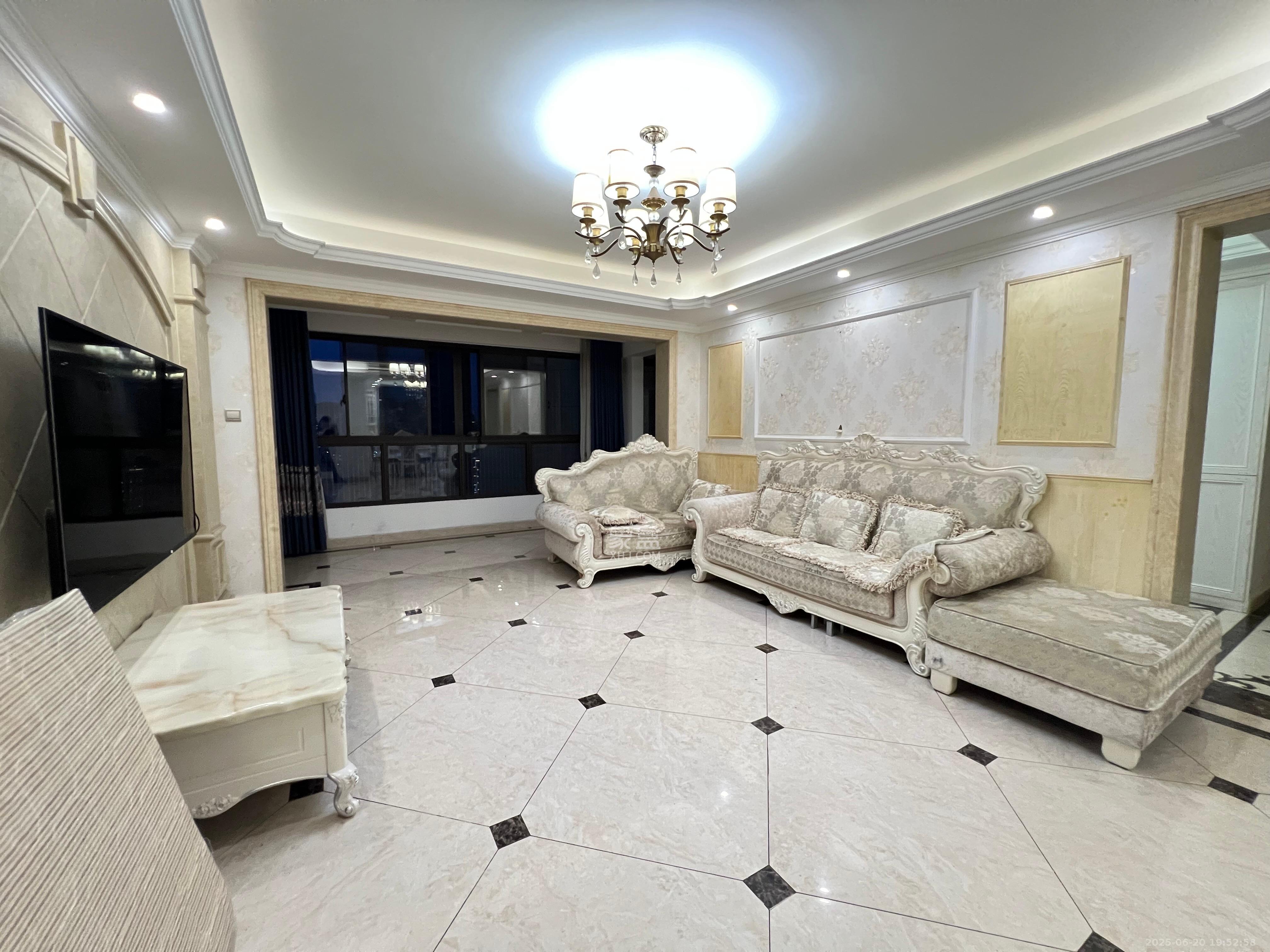 和泓梅溪四季 5室2厅2卫 4500.0元/月 和泓梅溪四季 5室2厅2卫 4500.0元/月室内图