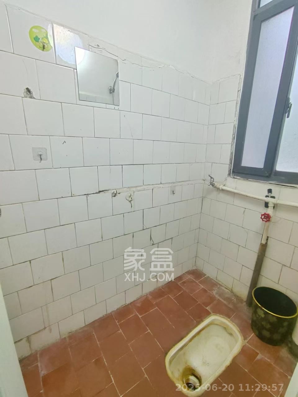 长勘小区  1室2厅1卫    2300.0元/月室内图