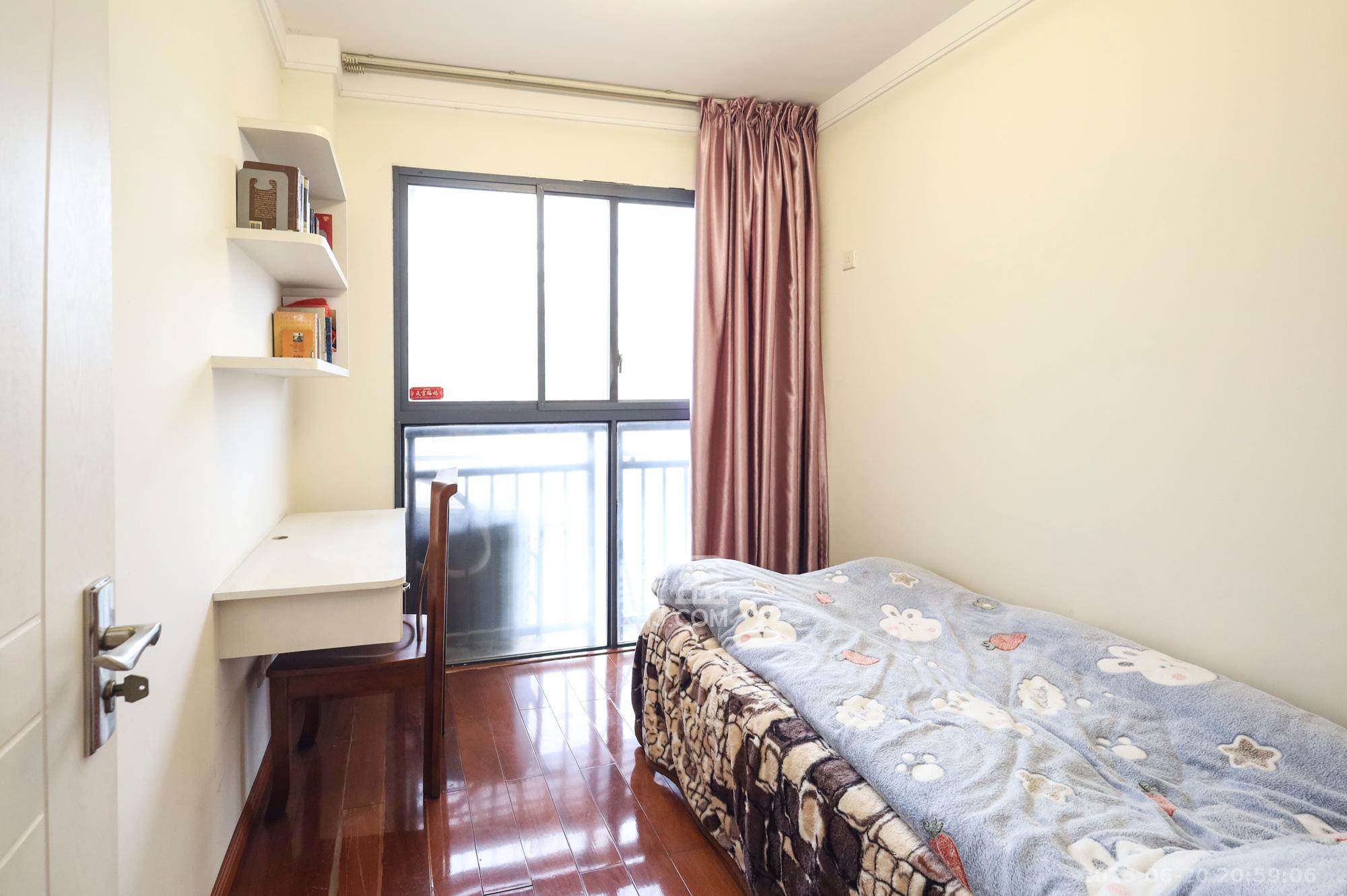 金霞湘绣园  3室2厅1卫    73.0万 金霞湘绣园  3室2厅1卫    73.0万卧室