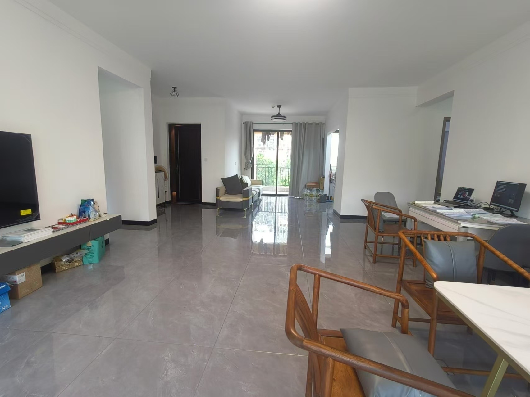 富力首府 3室2厅2卫 390.0万 富力首府 3室2厅2卫 390.0万客厅