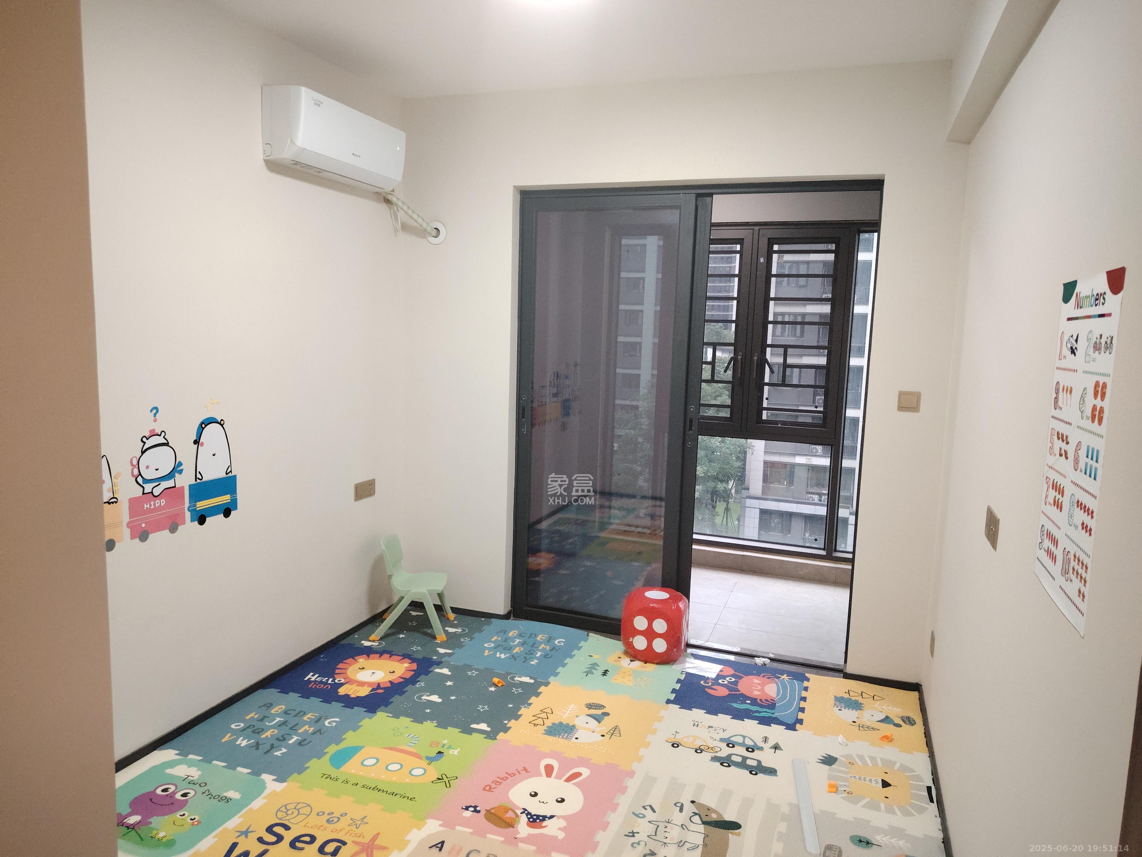 中海阅麓山二期  4室2厅2卫   3300.00元/月室内图