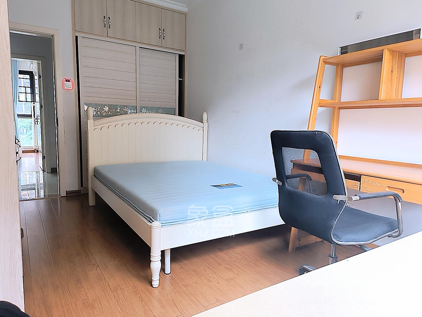怡海星城  3室2厅2卫   2300.00元/月室内图